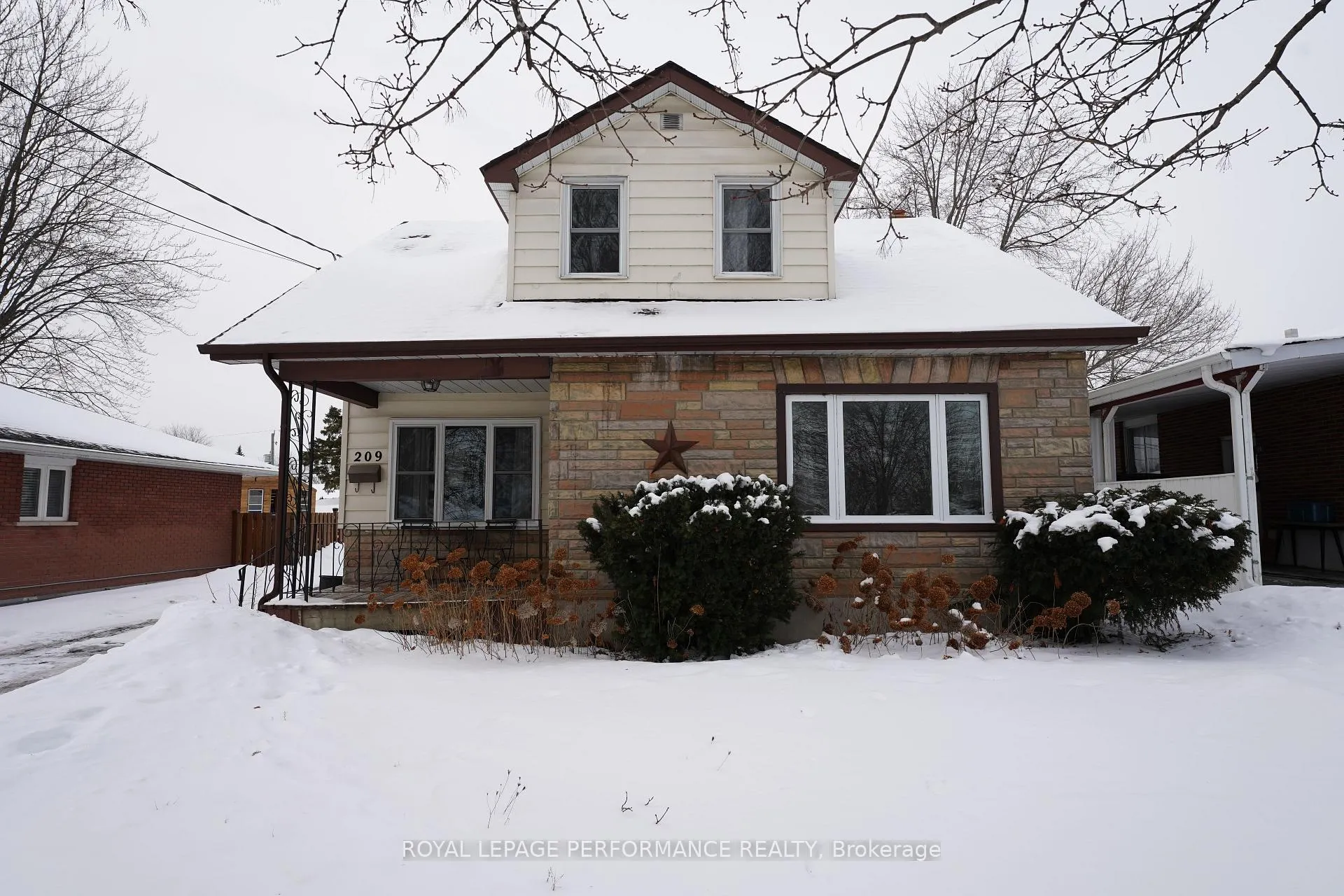 Photo 2 of 209 Anthony Street, Cornwall — HOMEH