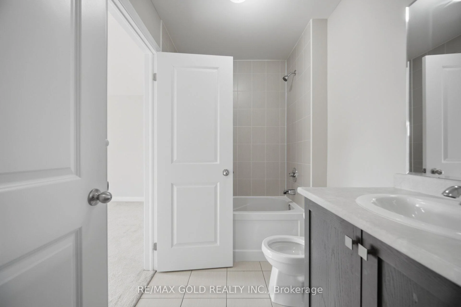 Photo 21 of 473 Veterans Drive, Brampton, Northwest Brampton — HOMEH