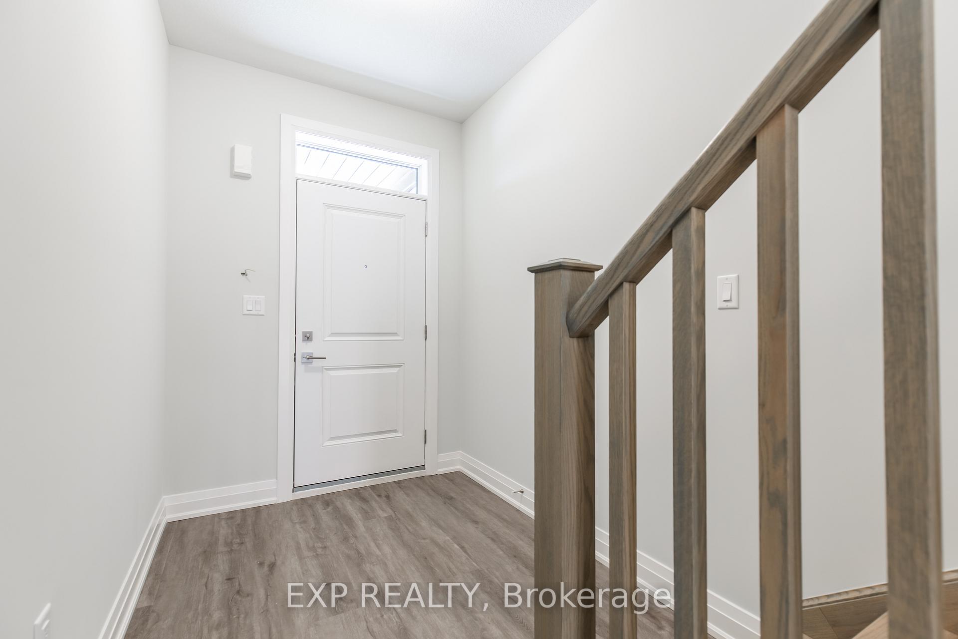 Photo 2 of 21 Bayberry Lane, Hamilton, Mount Hope — HOMEH