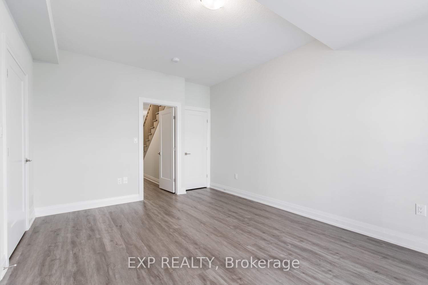 Photo 4 of 21 Bayberry Lane, Hamilton, Mount Hope — HOMEH
