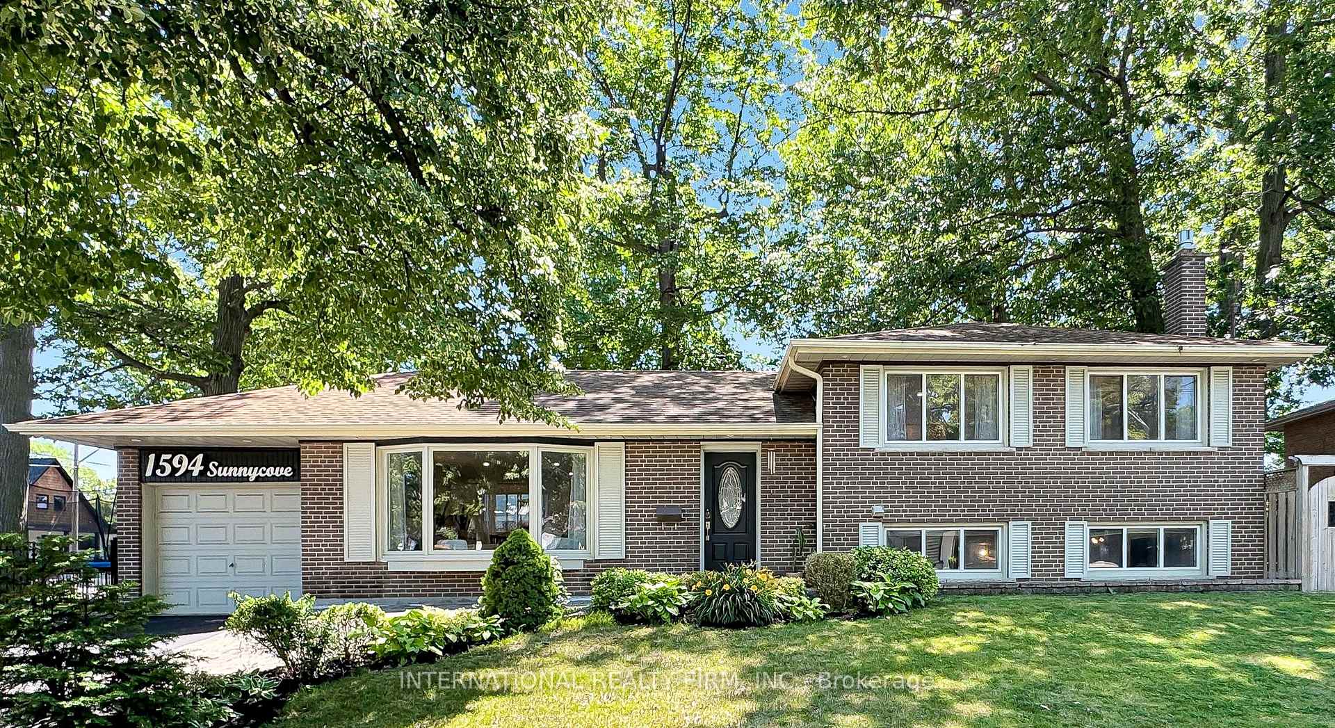 Front of 1594 Sunnycove Drive