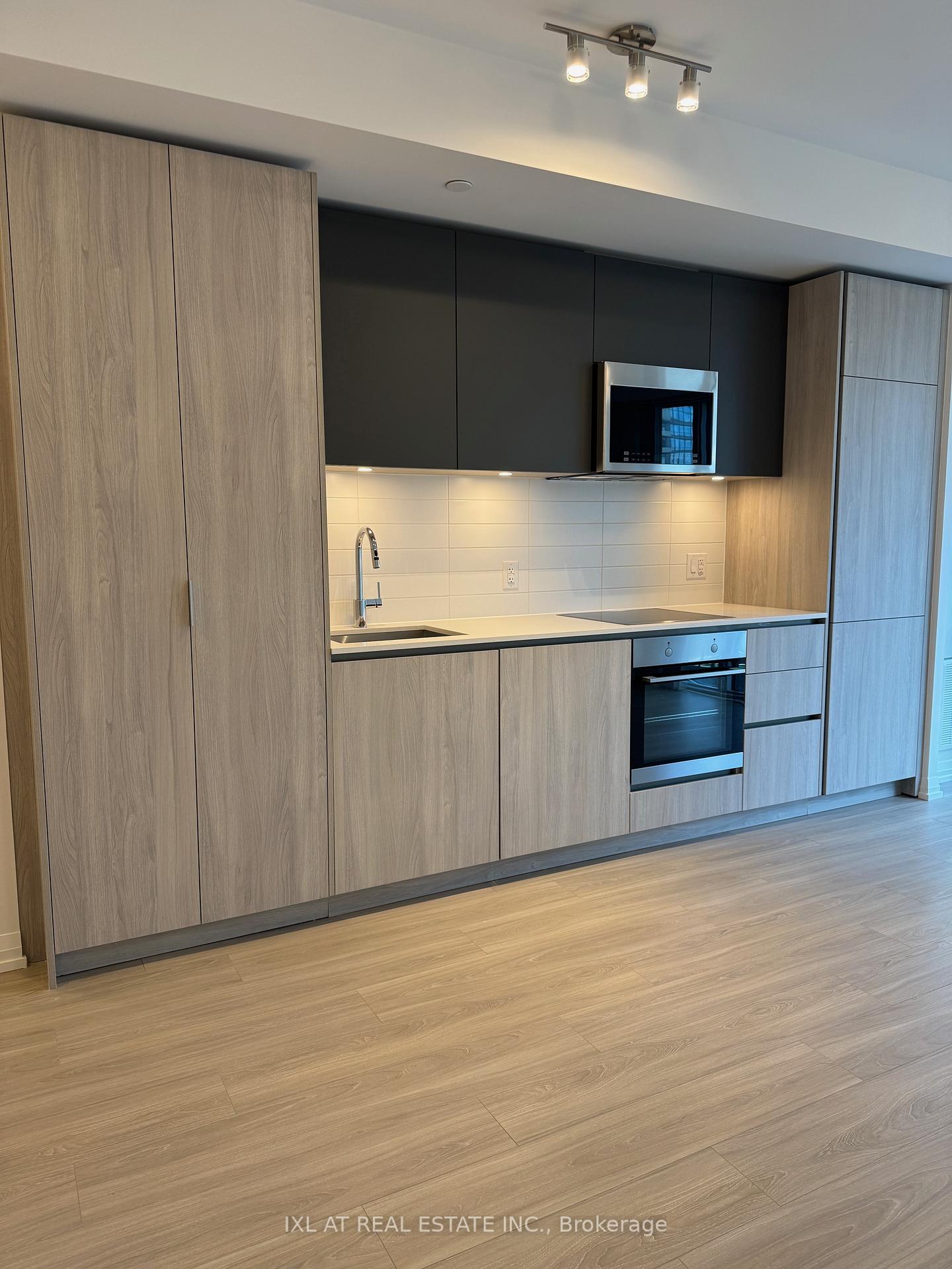 Photo 2 of Unit 1708, 8 Widmer Street, Toronto, Waterfront Communities — HOMEH