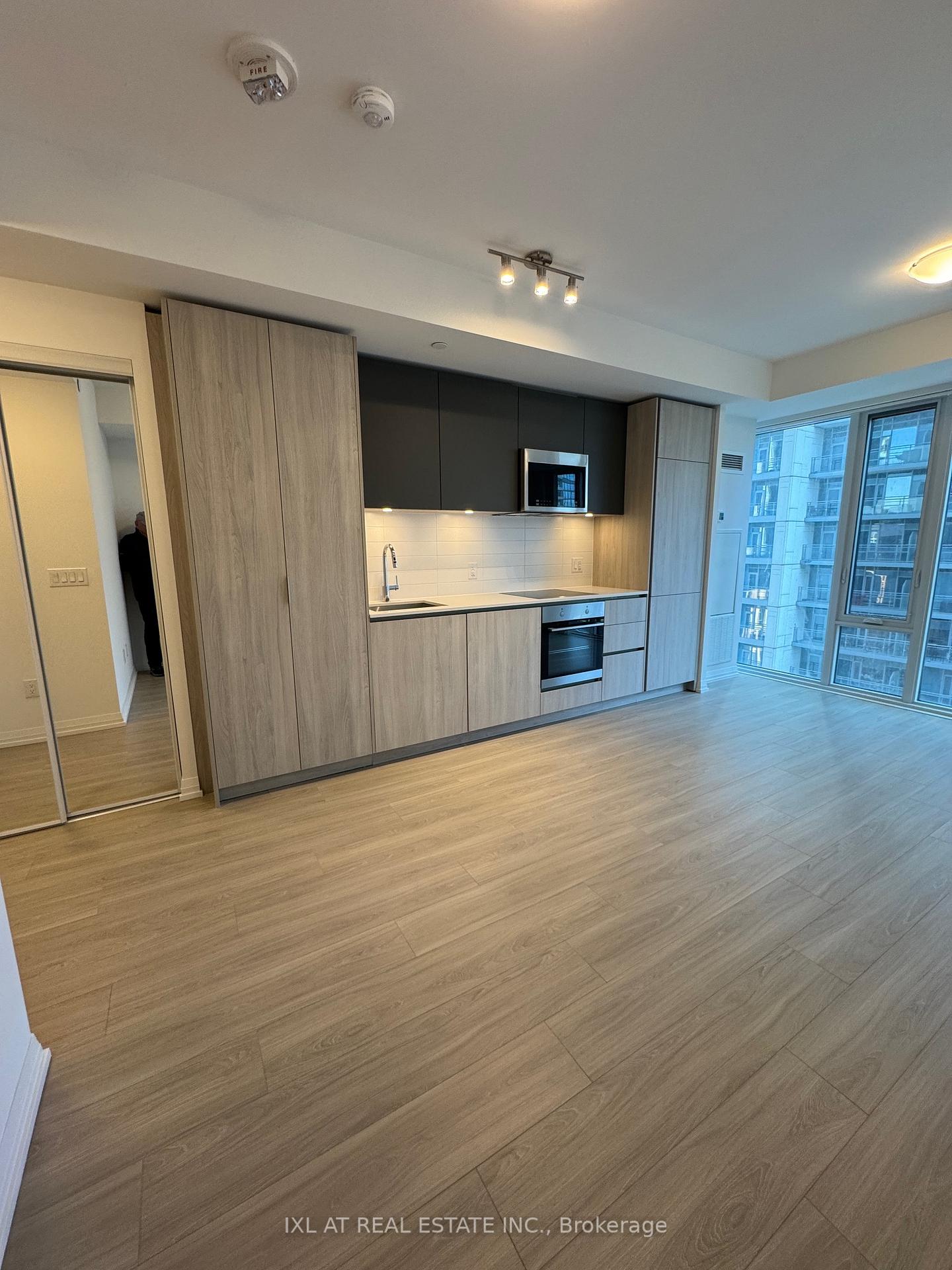 Photo 4 of Unit 1708, 8 Widmer Street, Toronto, Waterfront Communities — HOMEH