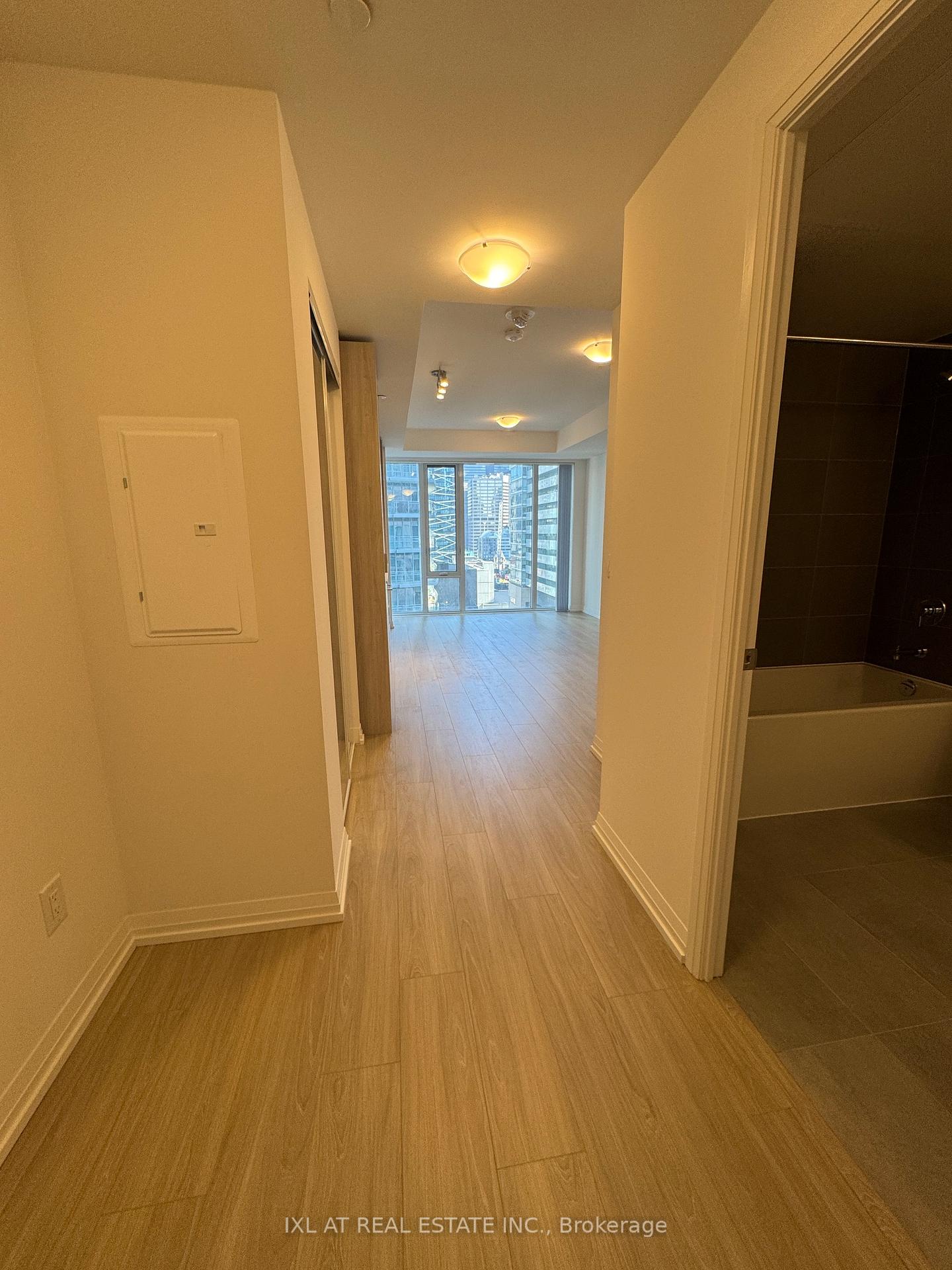 Photo 5 of Unit 1708, 8 Widmer Street, Toronto, Waterfront Communities — HOMEH