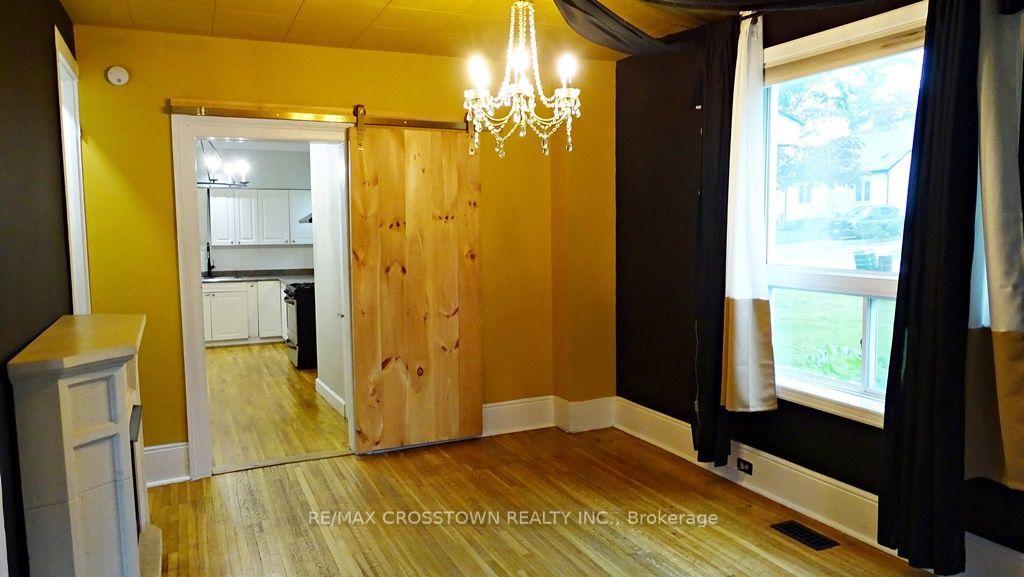 Photo 3 of 39 Grove Street W, Barrie, Queen's Park — HOMEH
