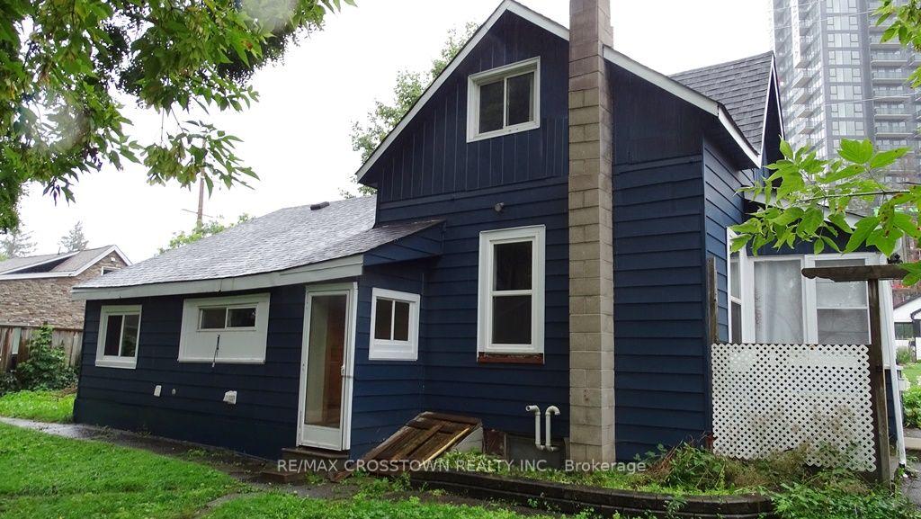 Photo 17 of 39 Grove Street W, Barrie, Queen's Park — HOMEH