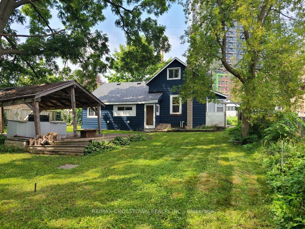 Photo 20 of 39 Grove Street W, Barrie, Queen's Park — HOMEH