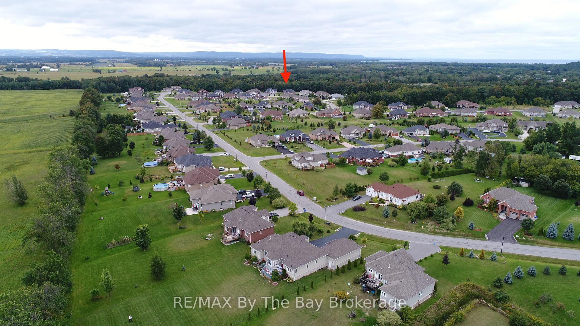 Photo 2 of 10 Basswood Drive, Wasaga Beach — HOMEH