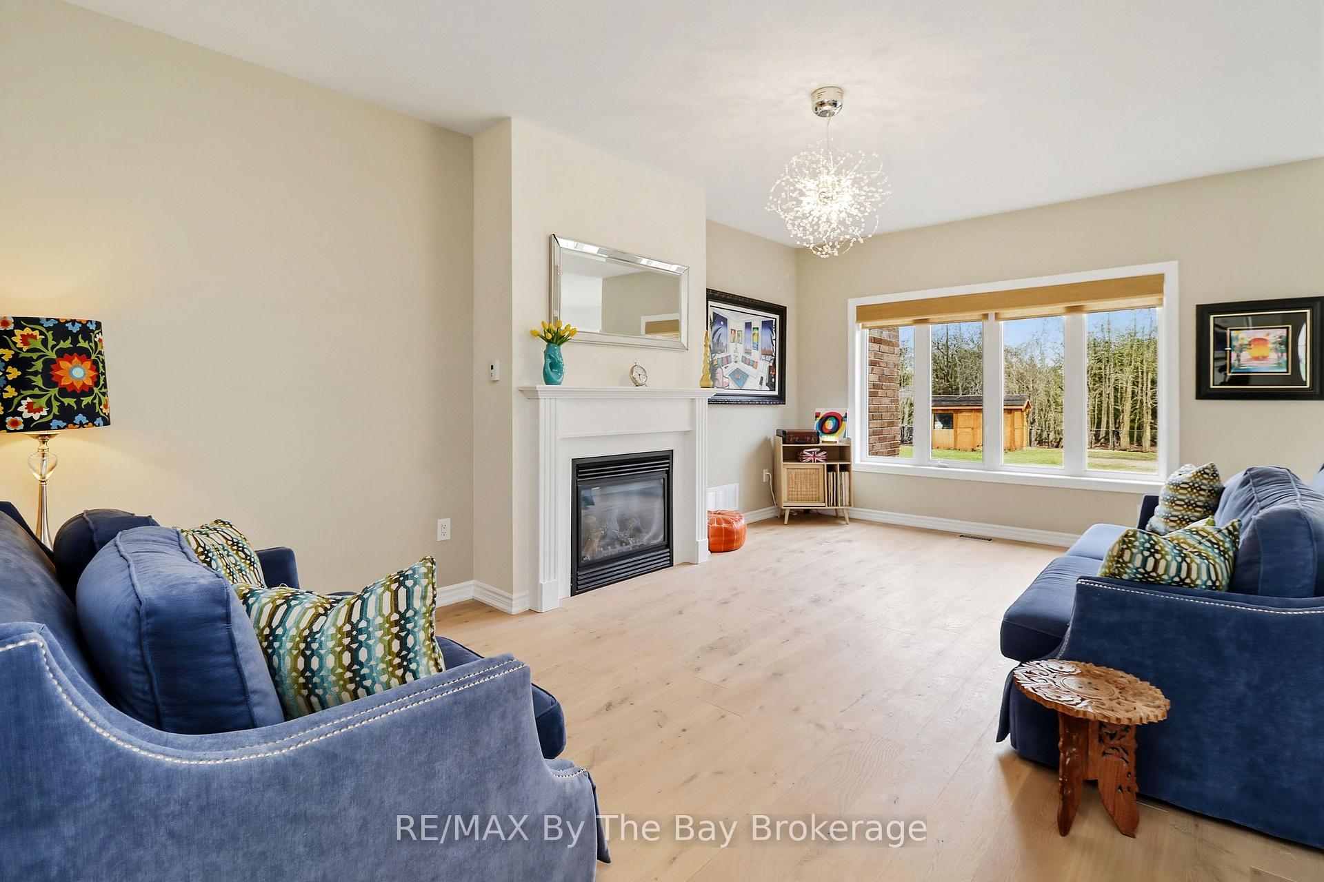 Photo 4 of 10 Basswood Drive, Wasaga Beach — HOMEH