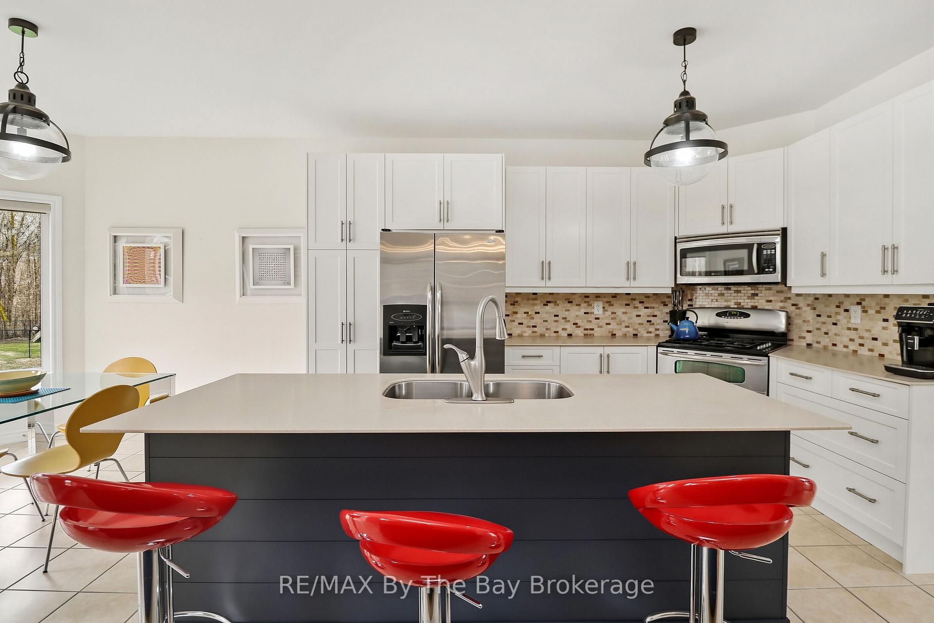 Photo 24 of 10 Basswood Drive, Wasaga Beach — HOMEH