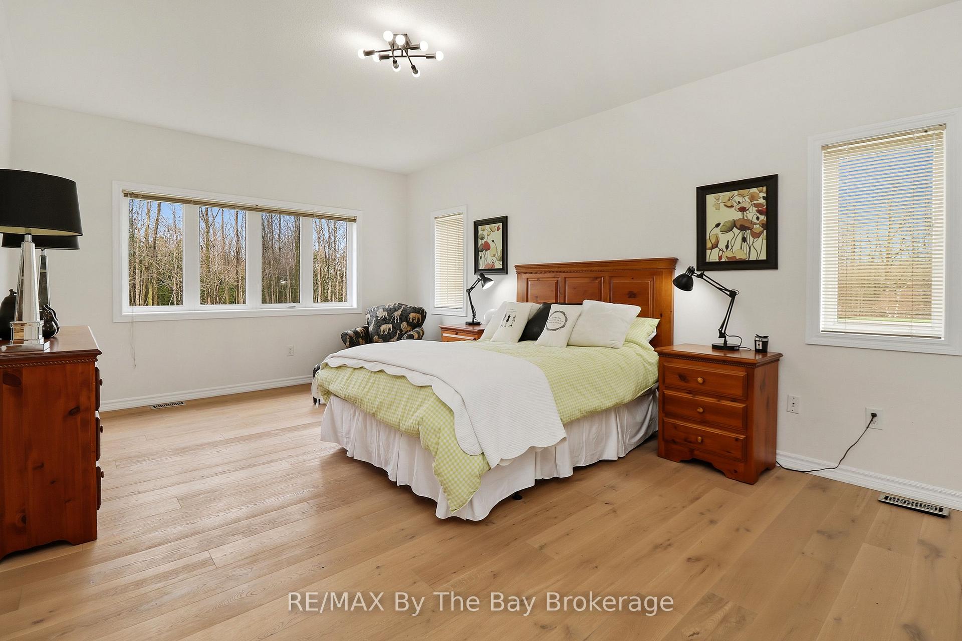 Photo 33 of 10 Basswood Drive, Wasaga Beach — HOMEH