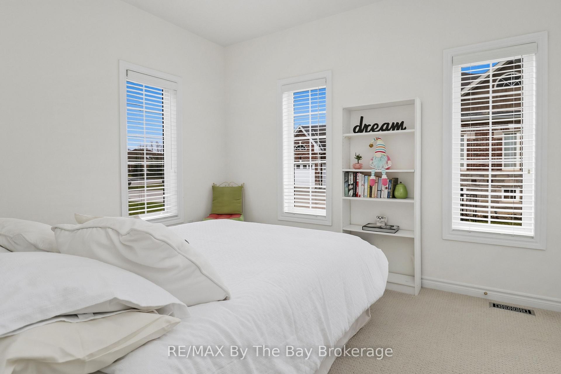 Photo 34 of 10 Basswood Drive, Wasaga Beach — HOMEH