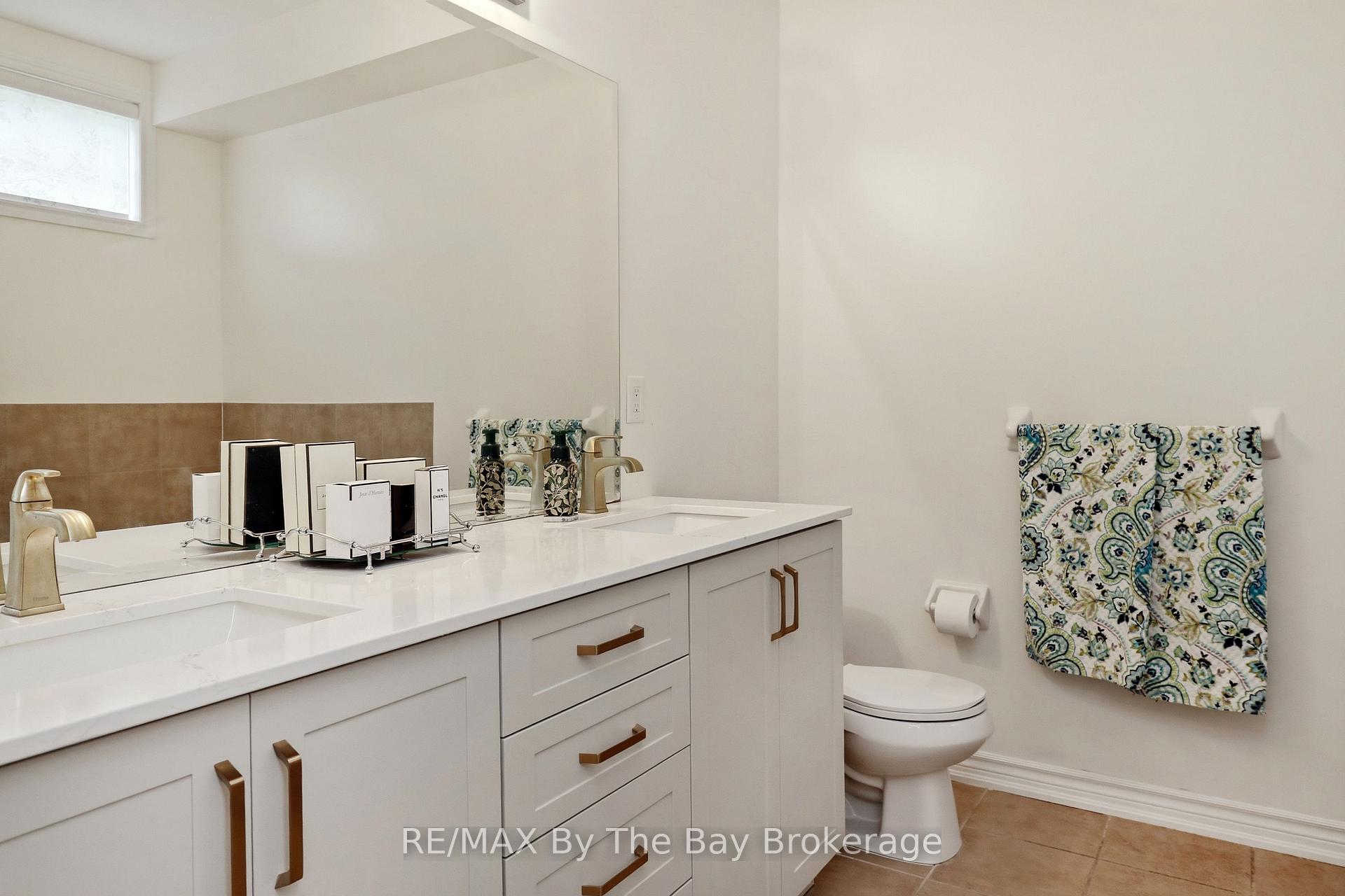 Photo 41 of 10 Basswood Drive, Wasaga Beach — HOMEH
