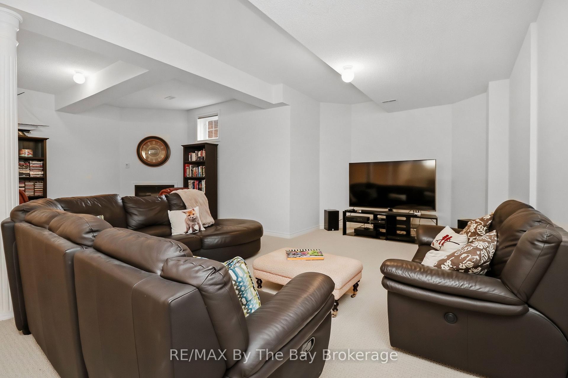 Photo 44 of 10 Basswood Drive, Wasaga Beach — HOMEH