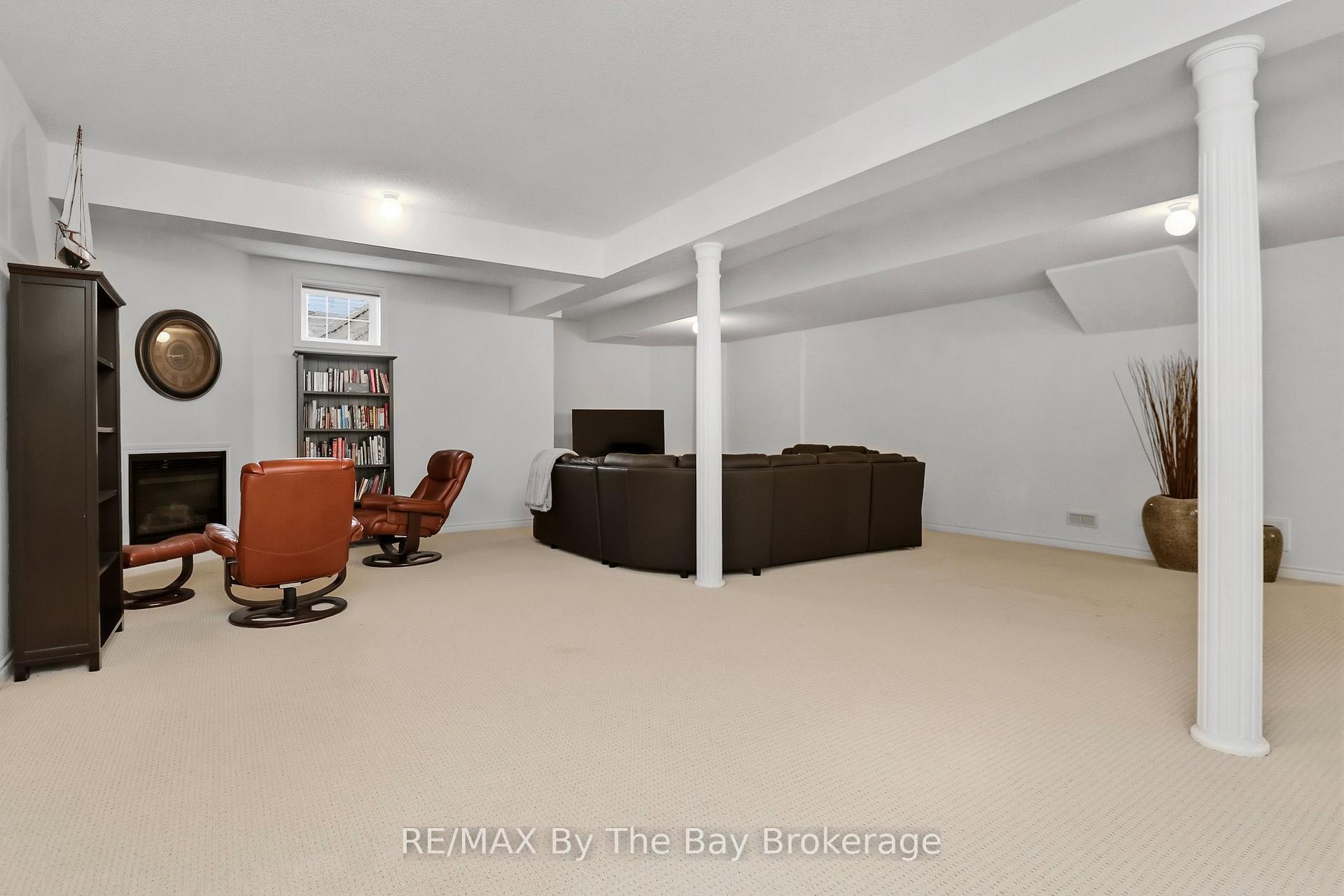 Photo 45 of 10 Basswood Drive, Wasaga Beach — HOMEH