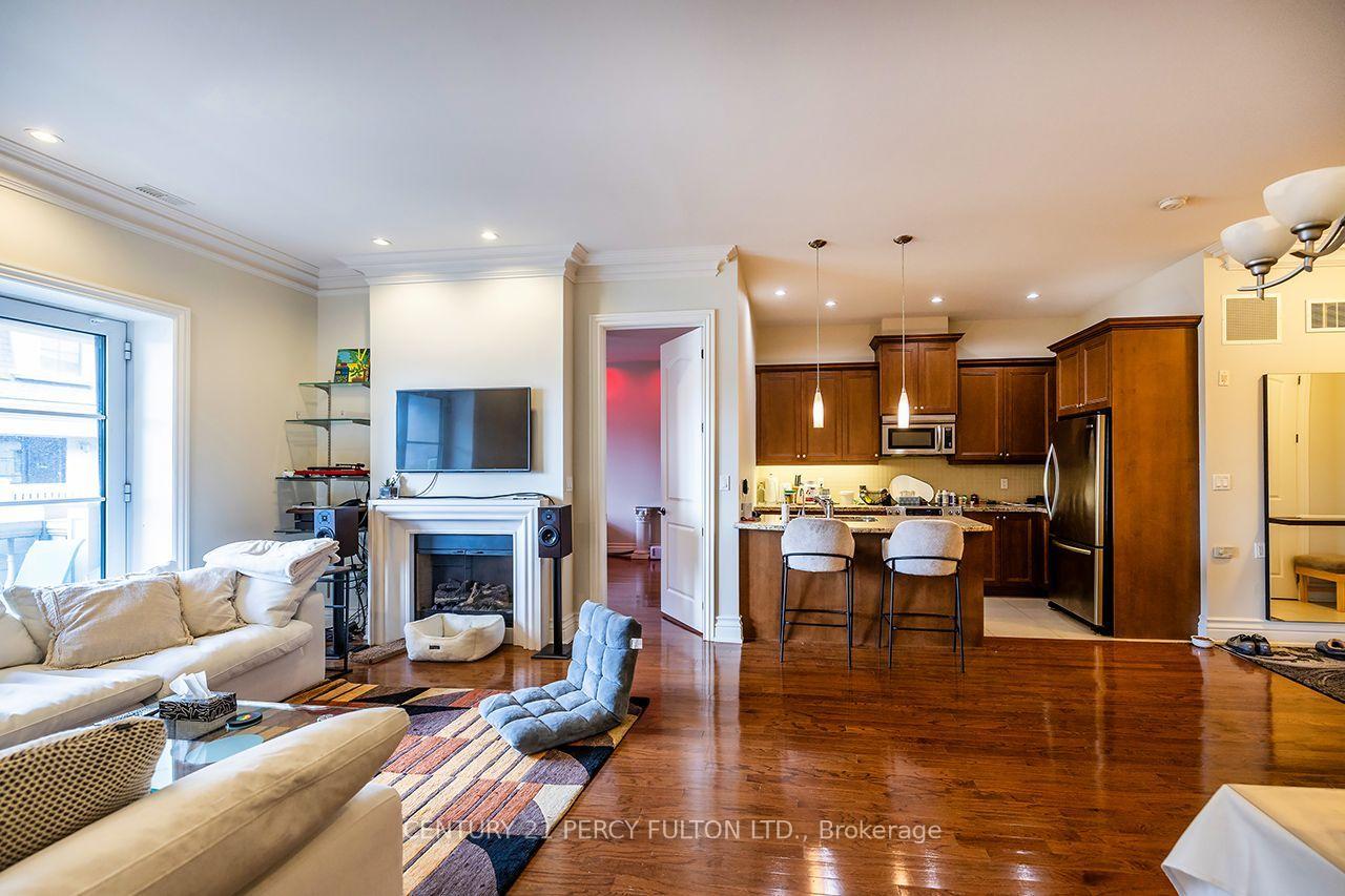 Photo 3 of Unit 405, 1 Verclaire Gate, Markham, Unionville — HOMEH