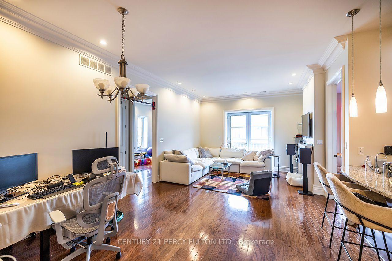 Photo 8 of Unit 405, 1 Verclaire Gate, Markham, Unionville — HOMEH