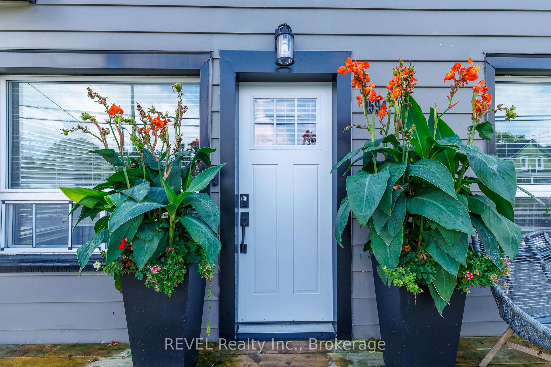 Photo 2 of 4594 Ferguson Street, Niagara Falls, Downtown — HOMEH