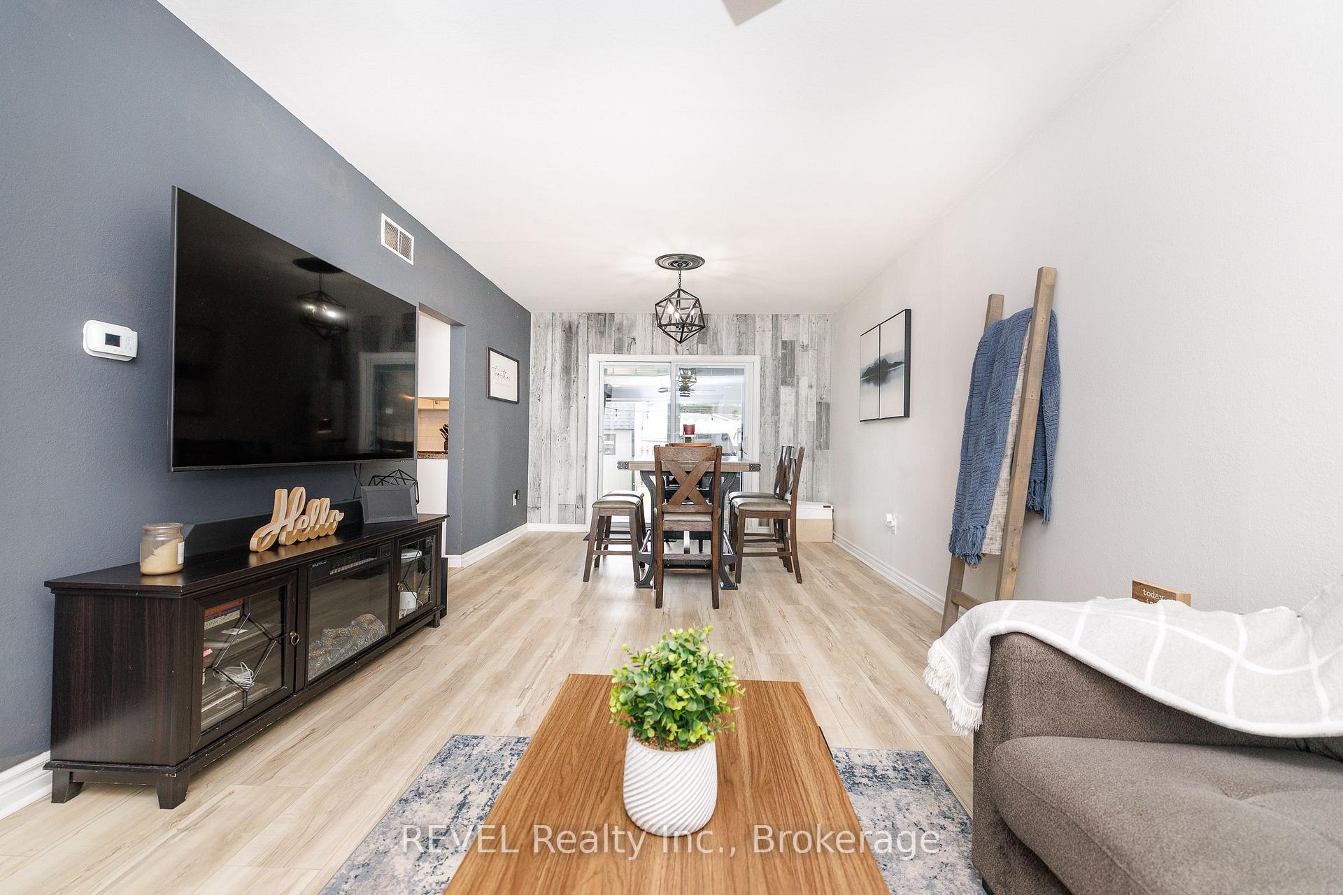 Photo 6 of 4594 Ferguson Street, Niagara Falls, Downtown — HOMEH