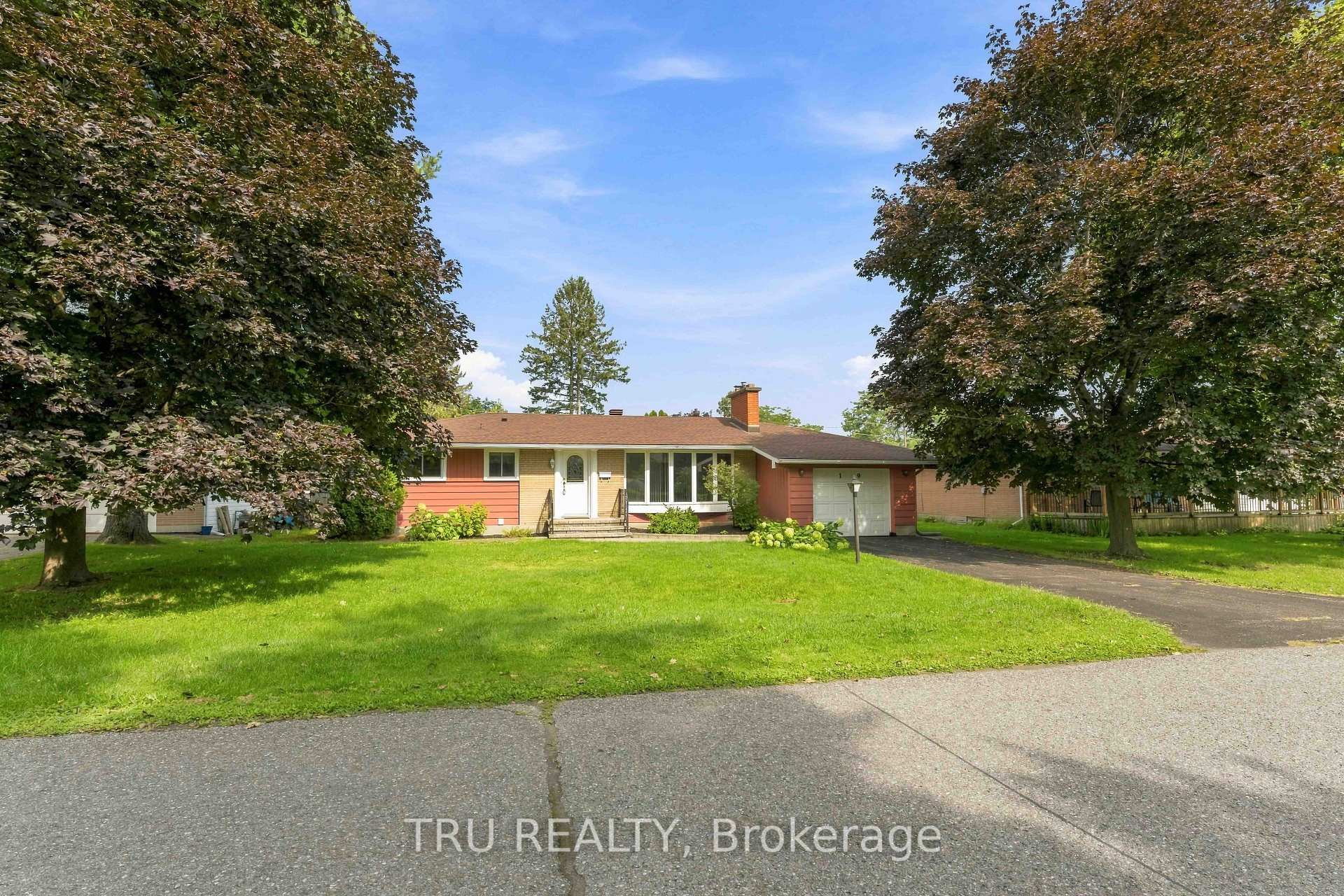 Photo 1 of 19 Ellery Crescent, Ottawa, Bells Corners — HOMEH