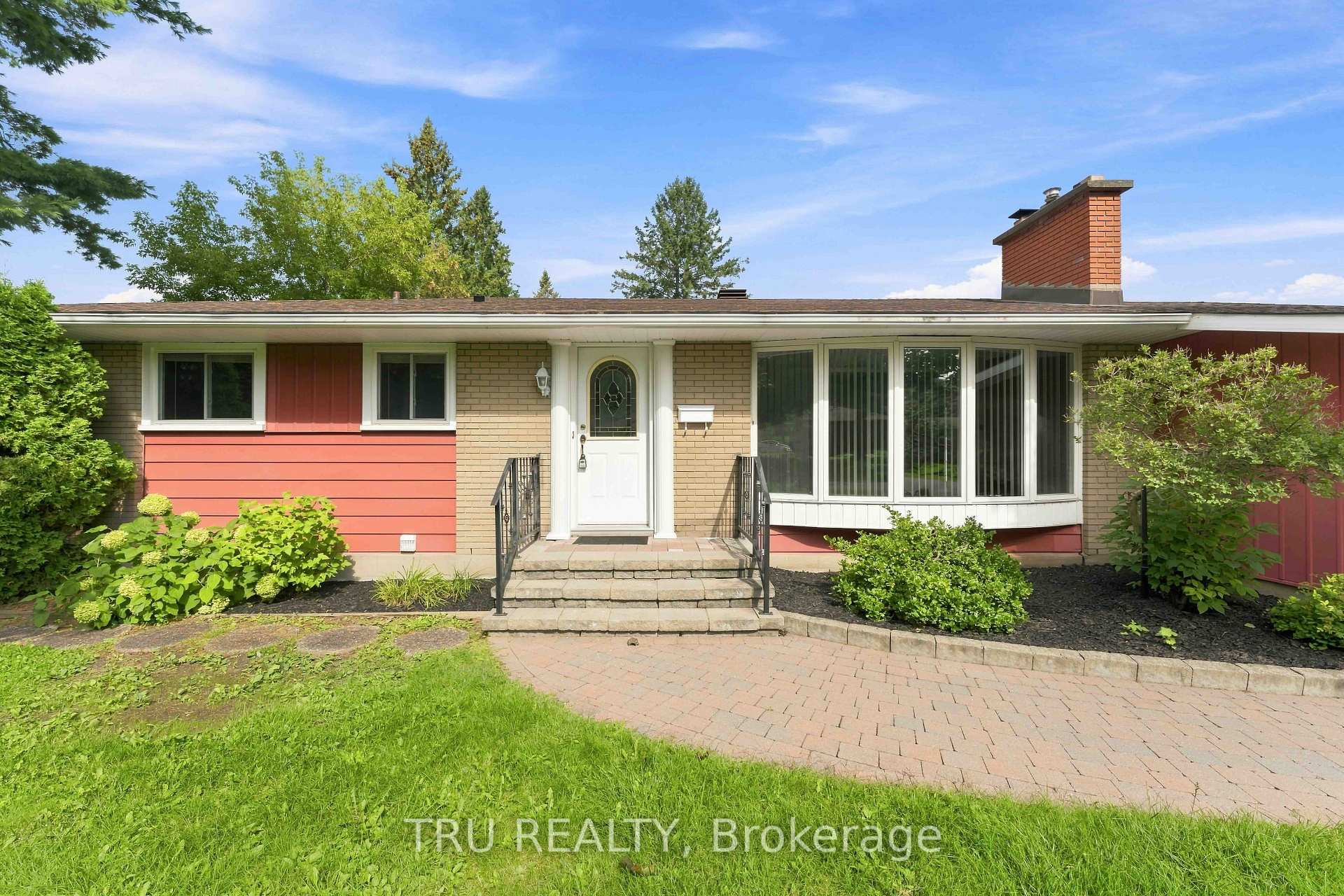 Photo 3 of 19 Ellery Crescent, Ottawa, Bells Corners — HOMEH