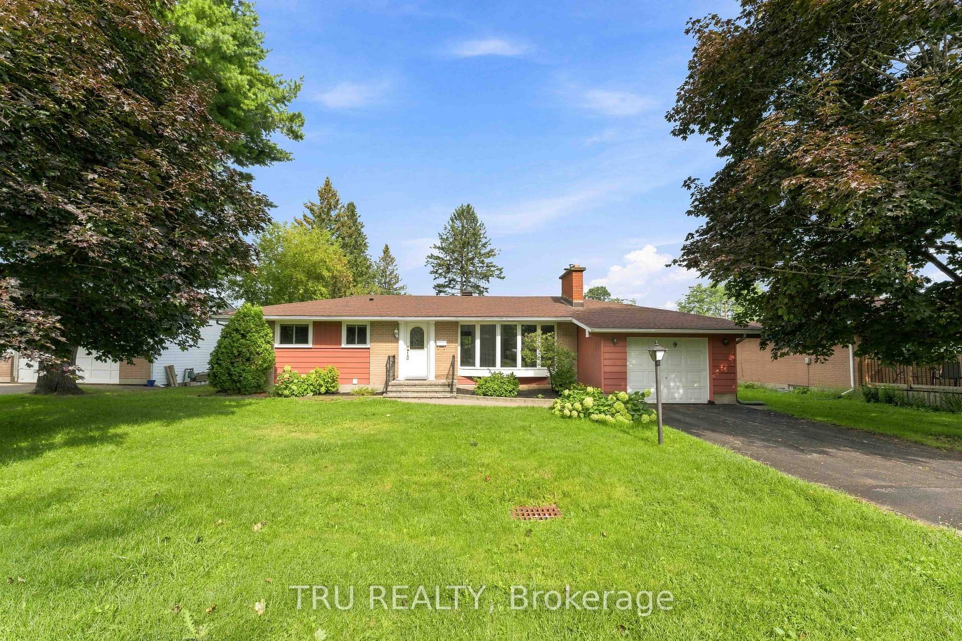 Photo 2 of 19 Ellery Crescent, Ottawa, Bells Corners — HOMEH