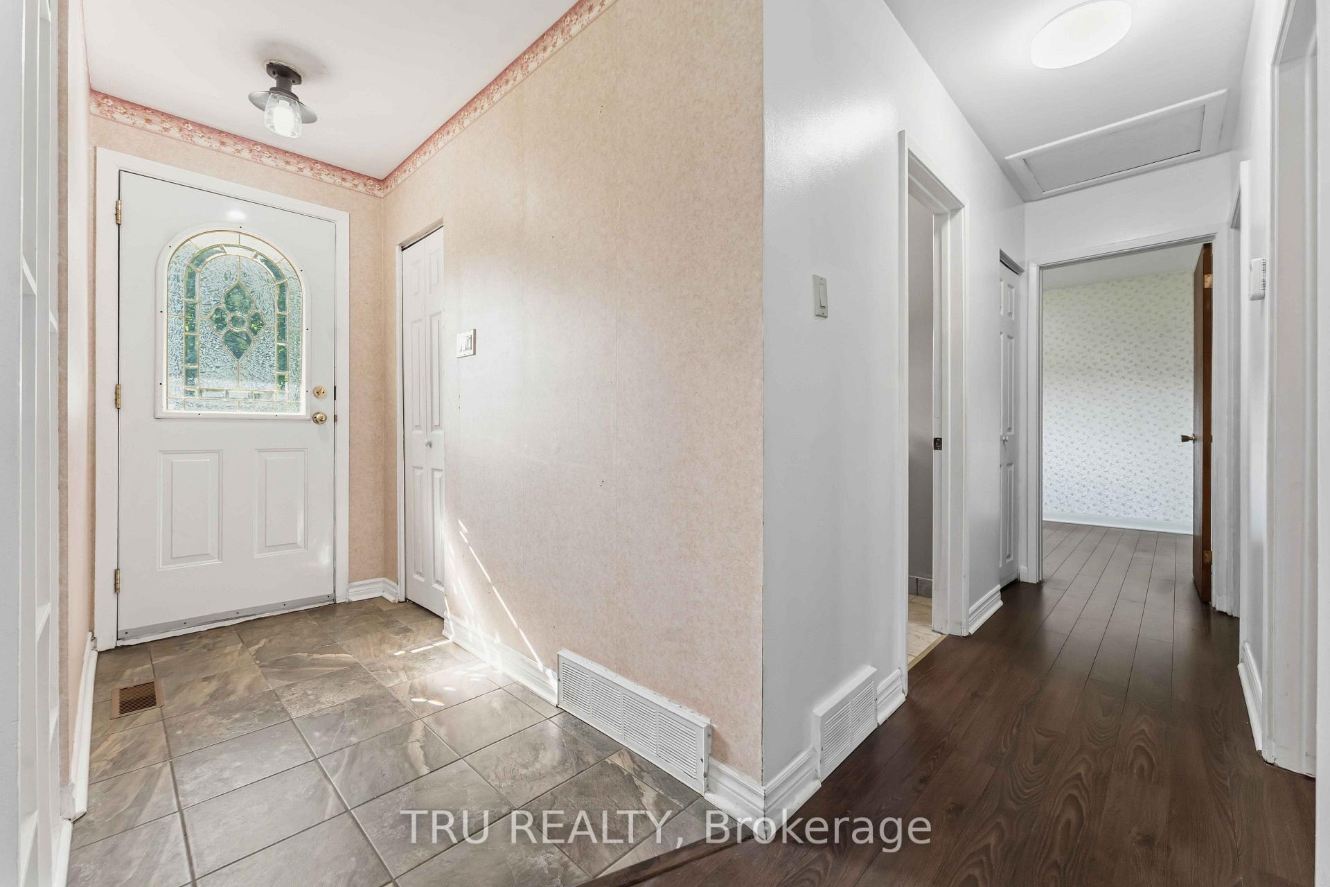Photo 5 of 19 Ellery Crescent, Ottawa, Bells Corners — HOMEH