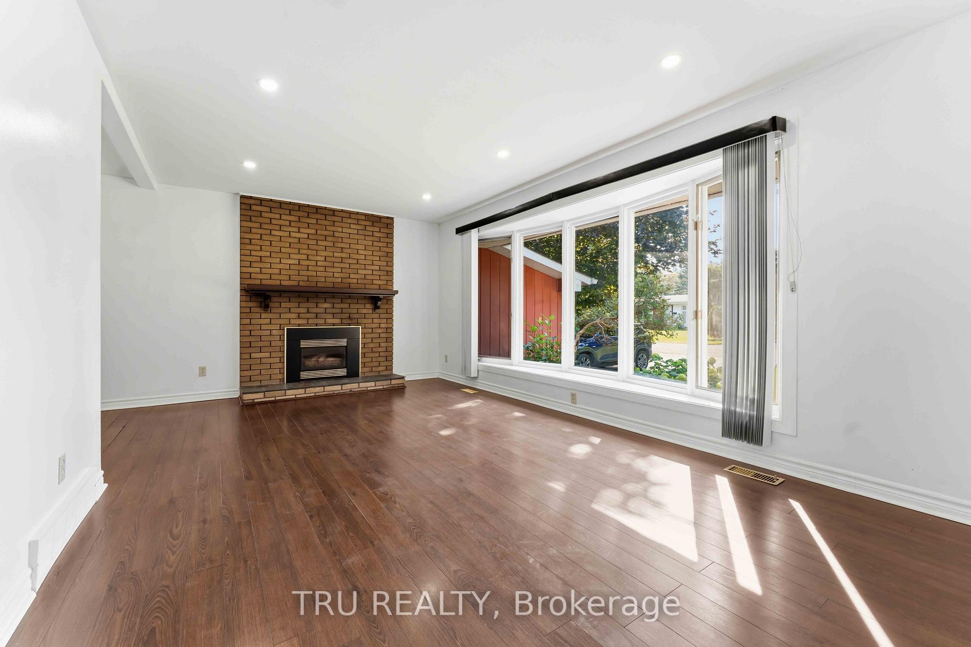 Photo 8 of 19 Ellery Crescent, Ottawa, Bells Corners — HOMEH