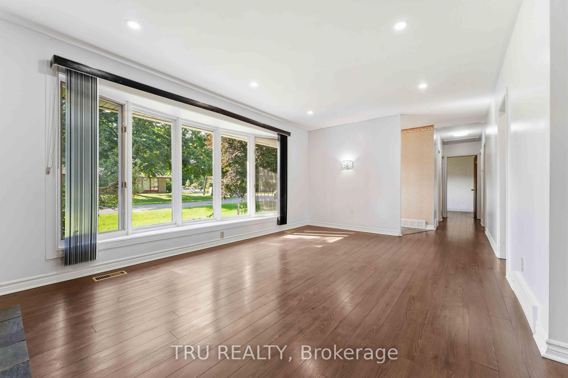 Photo 13 of 19 Ellery Crescent, Ottawa, Bells Corners — HOMEH