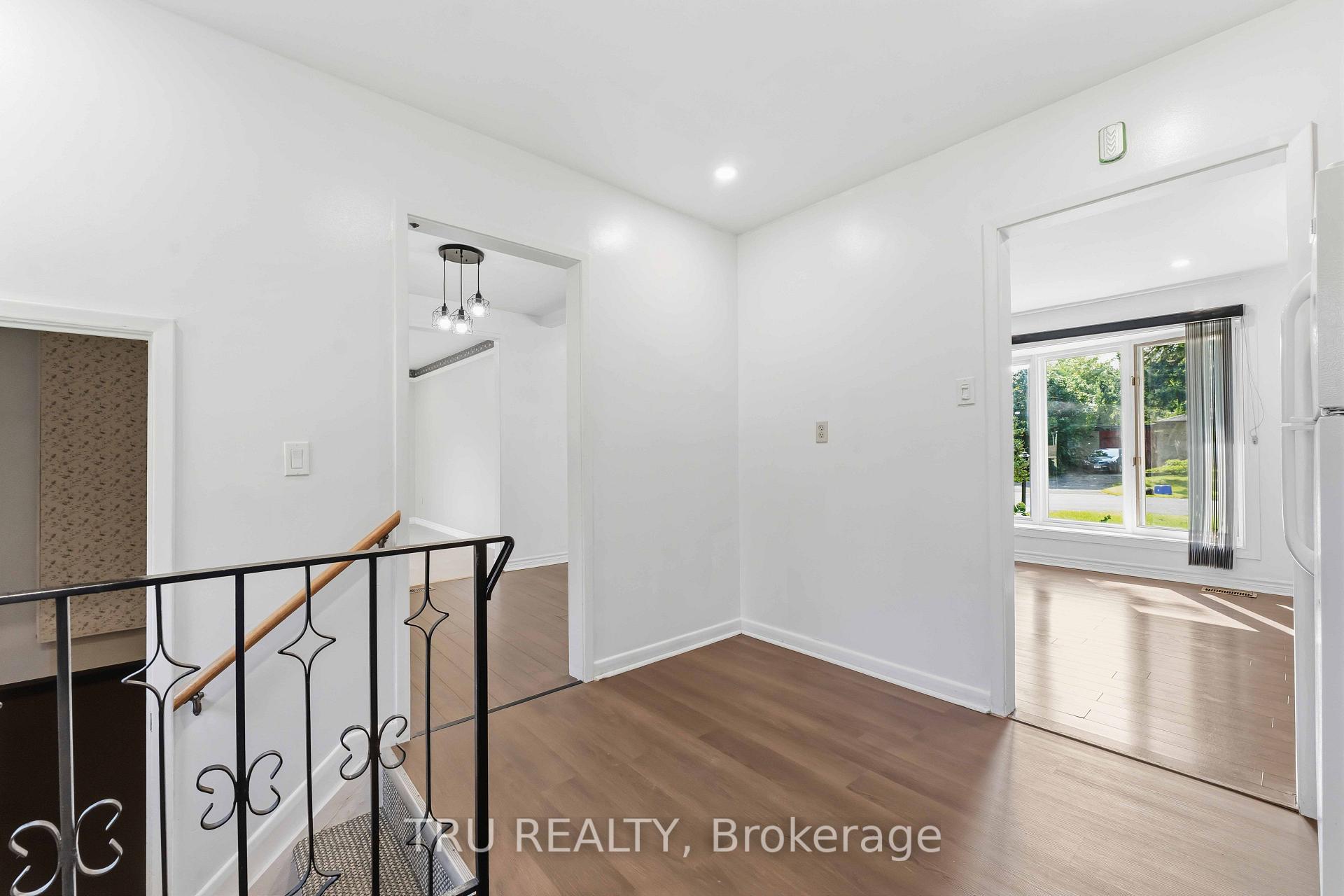 Photo 21 of 19 Ellery Crescent, Ottawa, Bells Corners — HOMEH