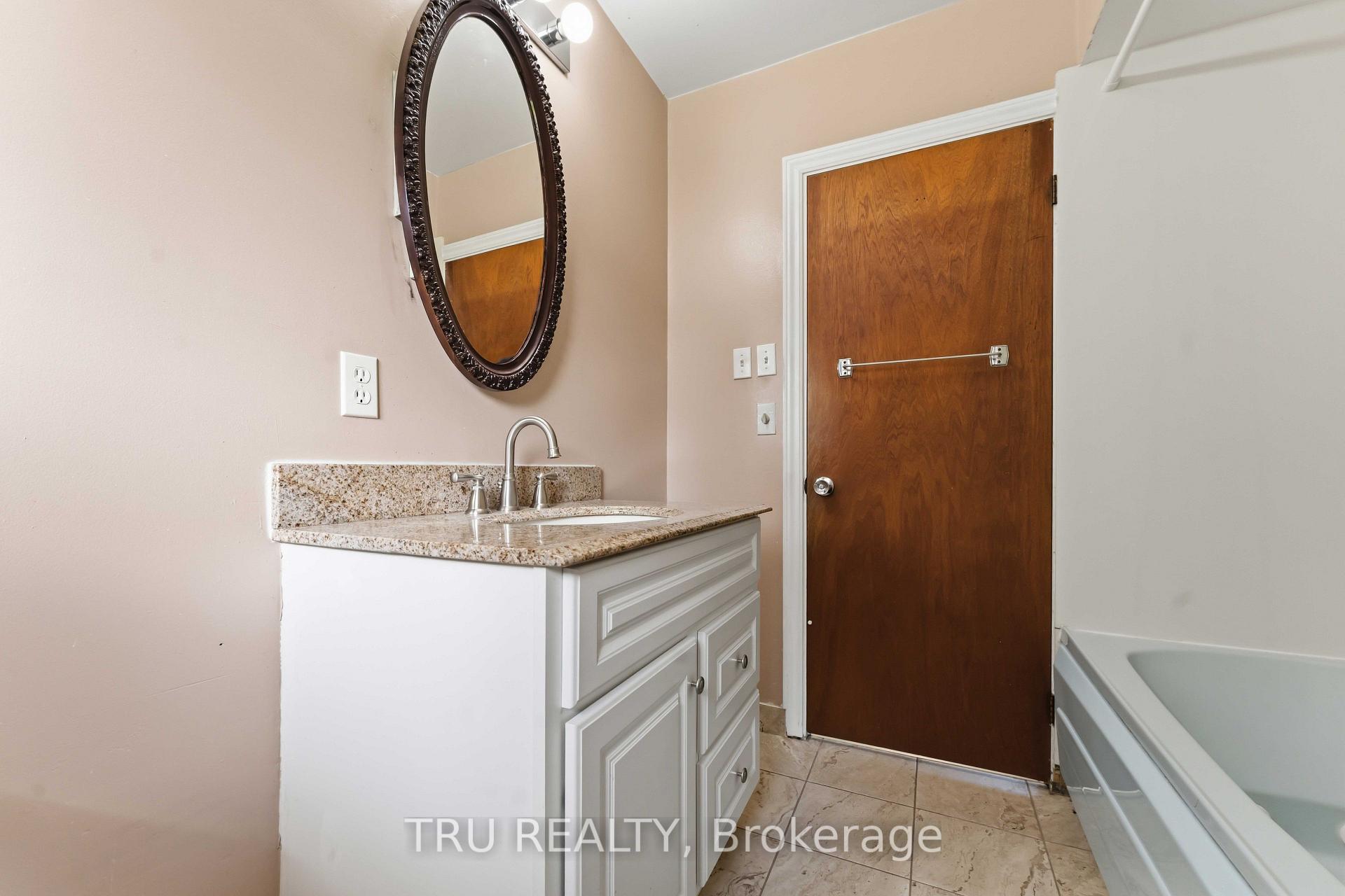 Photo 35 of 19 Ellery Crescent, Ottawa, Bells Corners — HOMEH