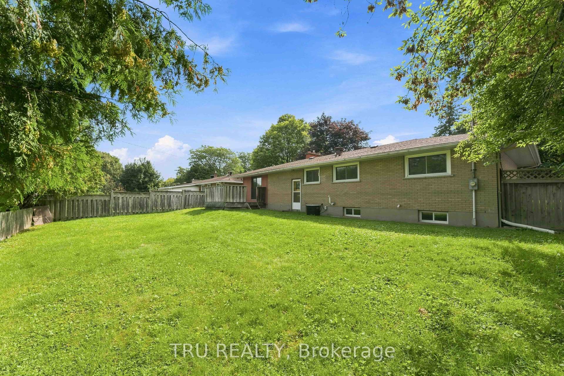 Photo 42 of 19 Ellery Crescent, Ottawa, Bells Corners — HOMEH