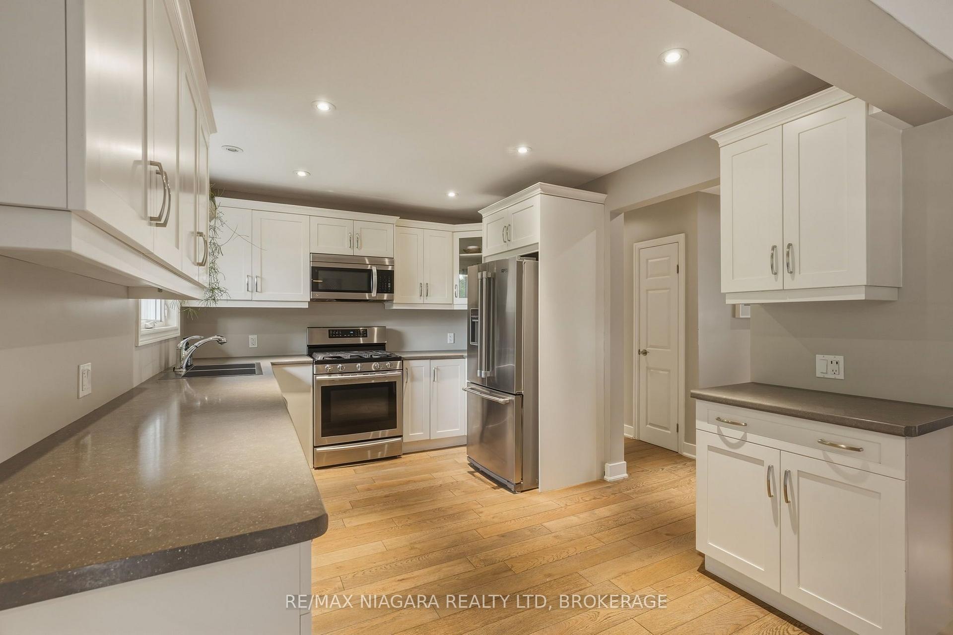 Photo 43 of 9 Youngblut Avenue, St. Catharines, Vine/Linwell — HOMEH
