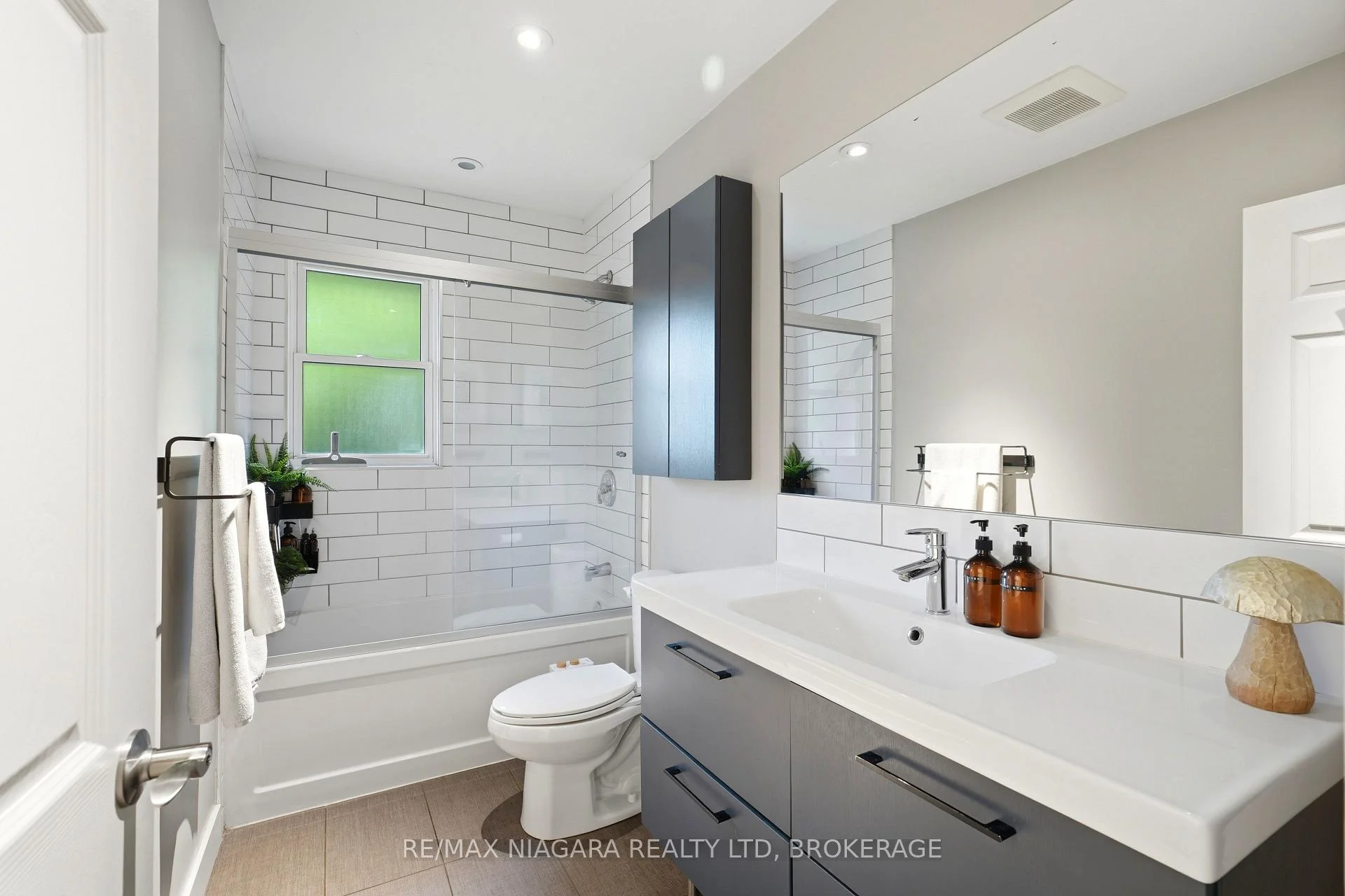 Photo 39 of 9 Youngblut Avenue, St. Catharines, Vine/Linwell — HOMEH
