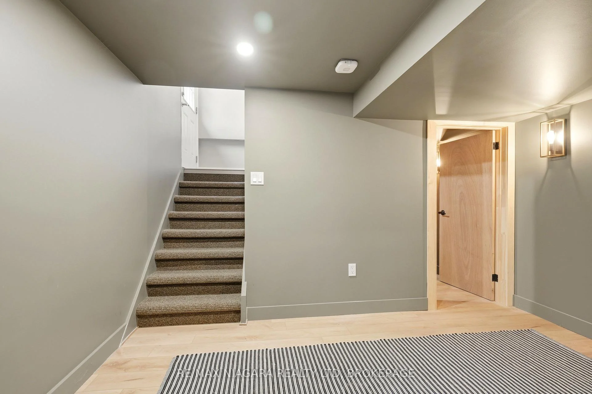 Photo 52 of 9 Youngblut Avenue, St. Catharines, Vine/Linwell — HOMEH