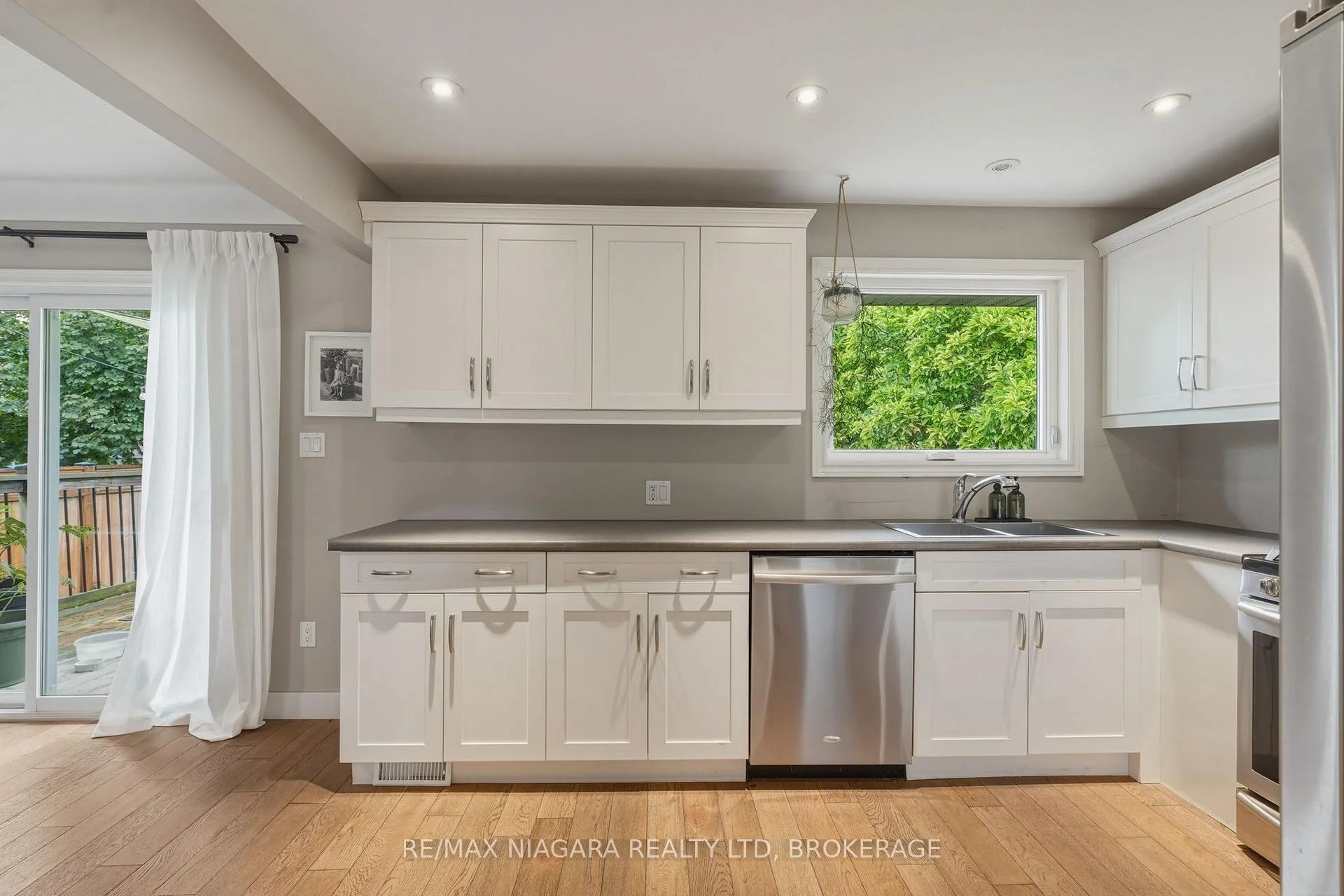 Photo 55 of 9 Youngblut Avenue, St. Catharines, Vine/Linwell — HOMEH