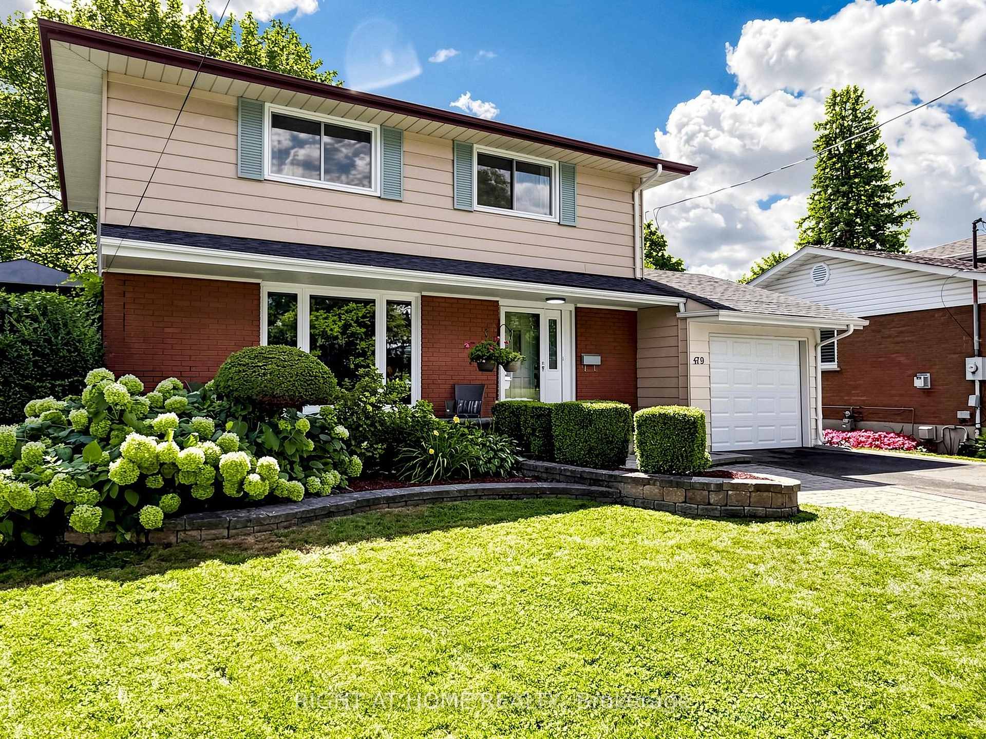 Photo 2 of 479 Bernhard Crescent, Oshawa, O'Neill — HOMEH
