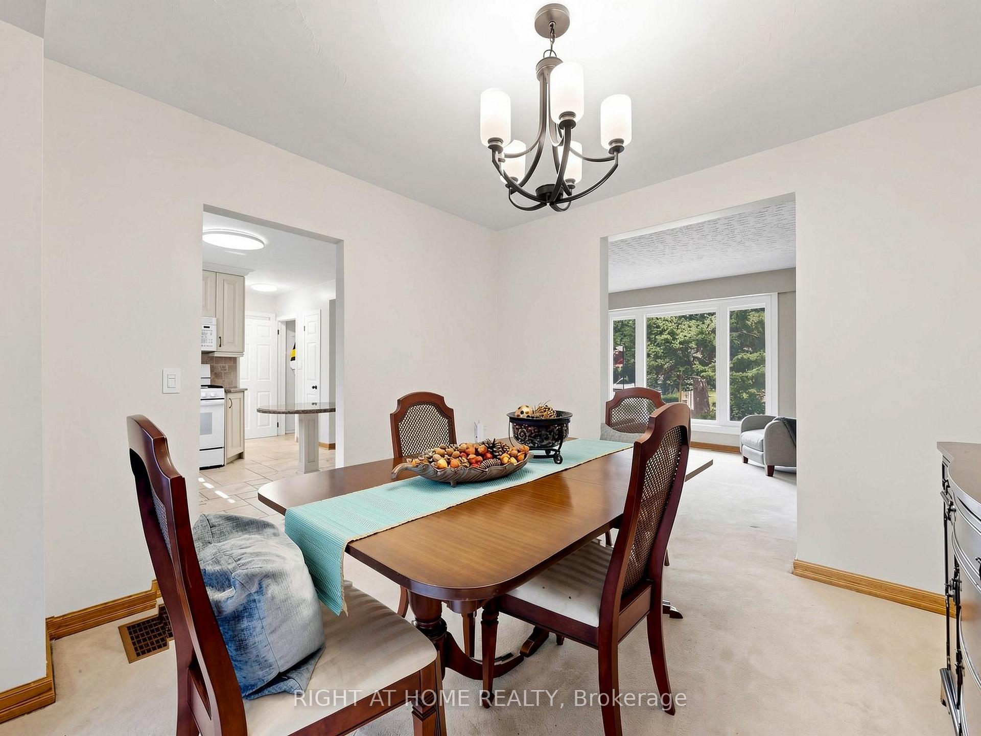 Photo 11 of 479 Bernhard Crescent, Oshawa, O'Neill — HOMEH