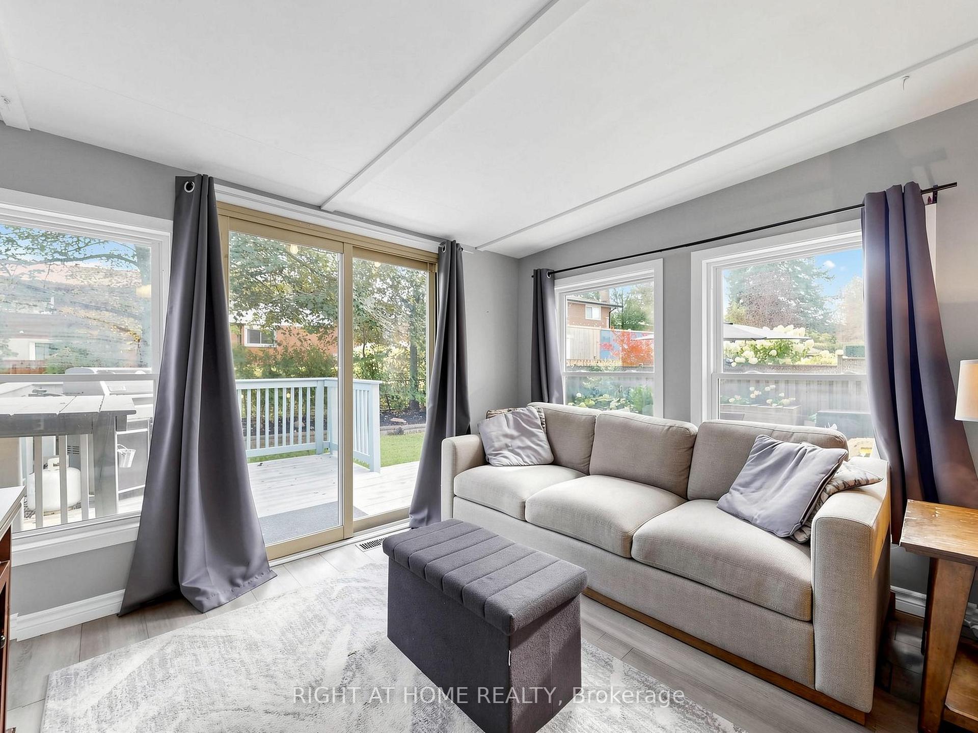 Photo 13 of 479 Bernhard Crescent, Oshawa, O'Neill — HOMEH