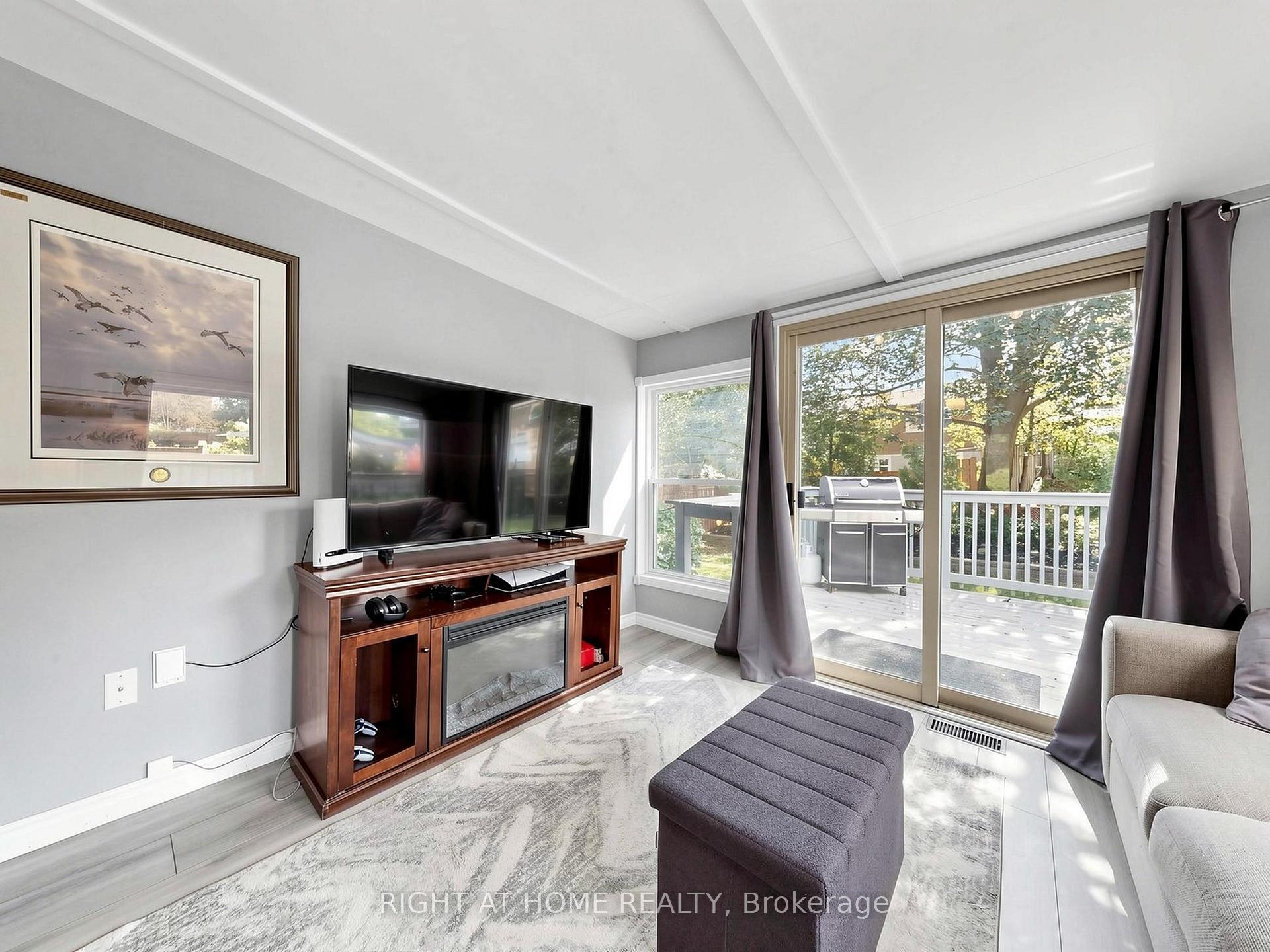 Photo 14 of 479 Bernhard Crescent, Oshawa, O'Neill — HOMEH