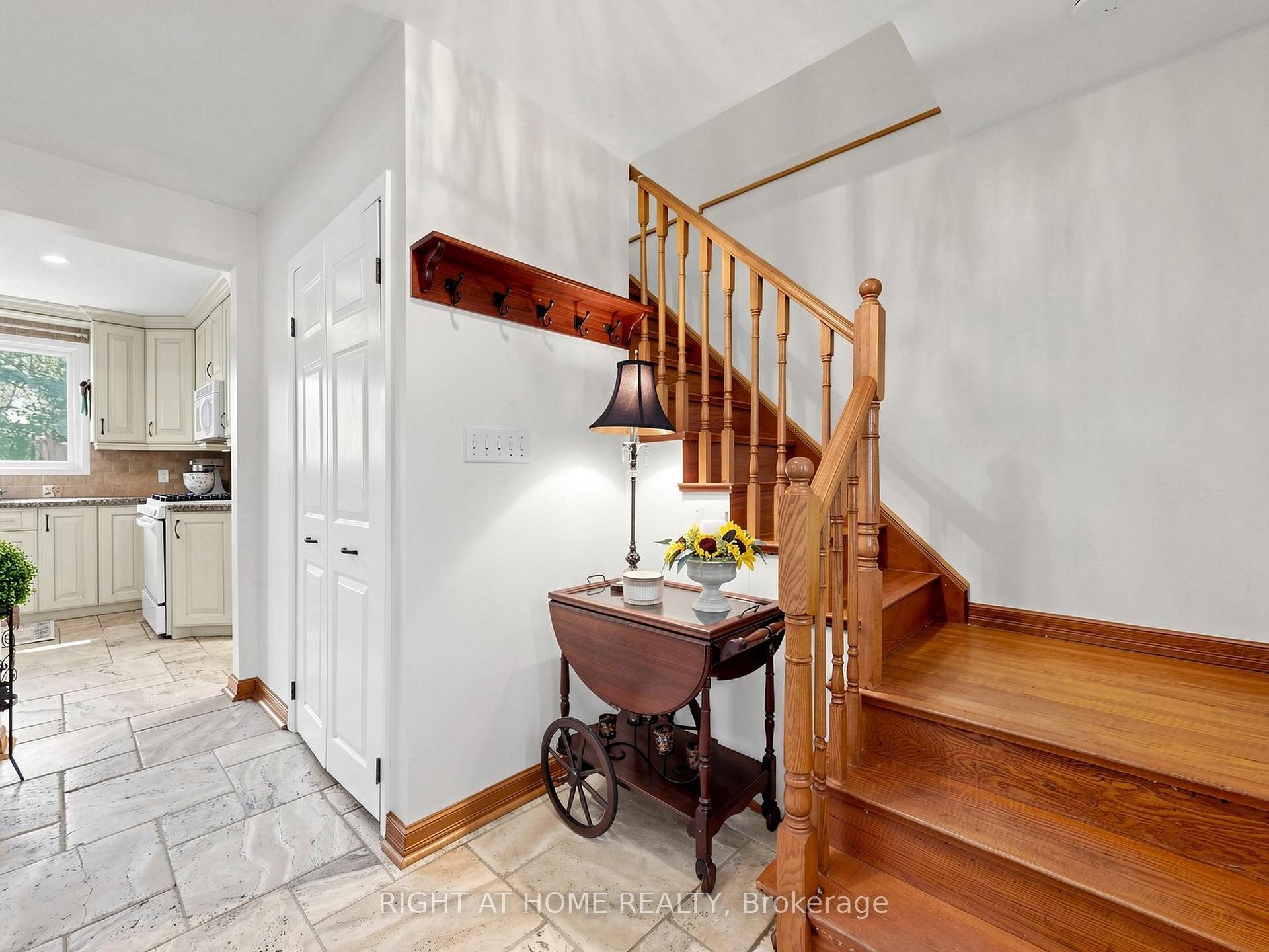 Photo 16 of 479 Bernhard Crescent, Oshawa, O'Neill — HOMEH