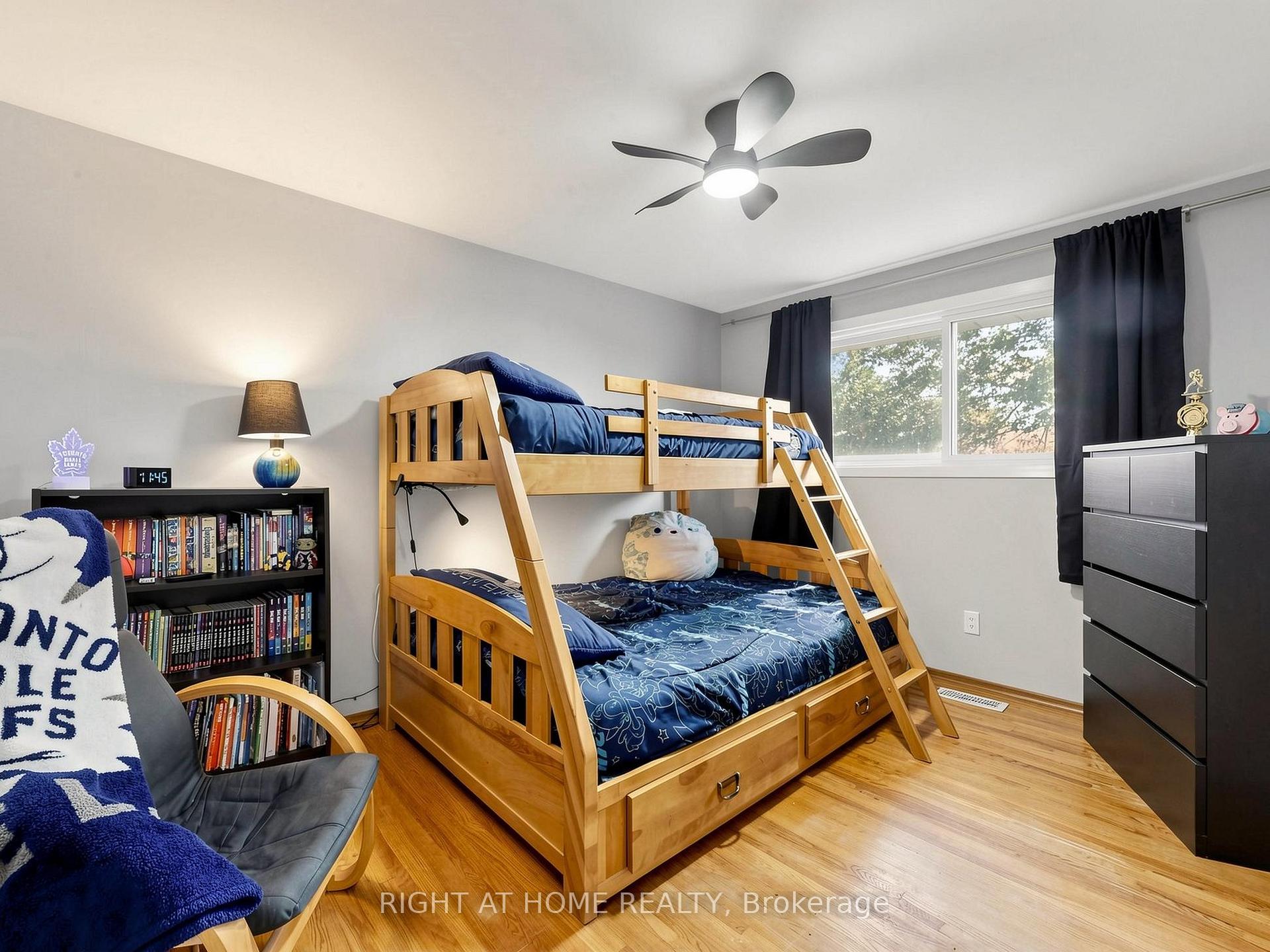 Photo 19 of 479 Bernhard Crescent, Oshawa, O'Neill — HOMEH