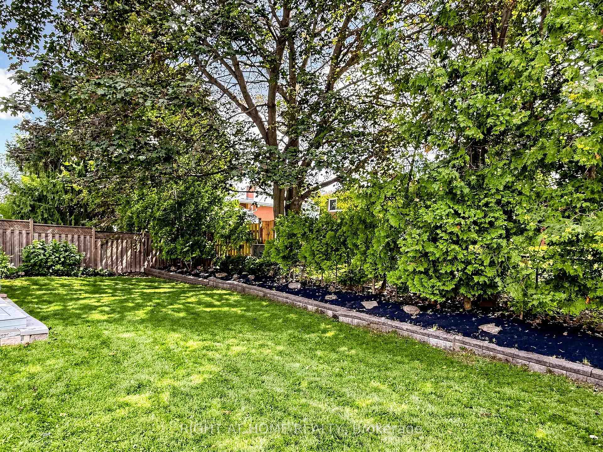 Photo 26 of 479 Bernhard Crescent, Oshawa, O'Neill — HOMEH