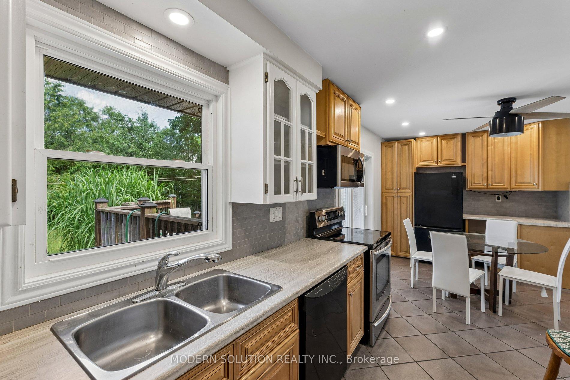 Photo 15 of 61 Godfrey Drive, London, East D — HOMEH