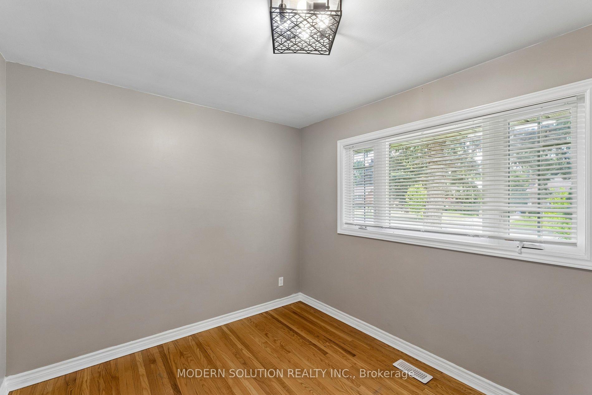 Photo 23 of 61 Godfrey Drive, London, East D — HOMEH