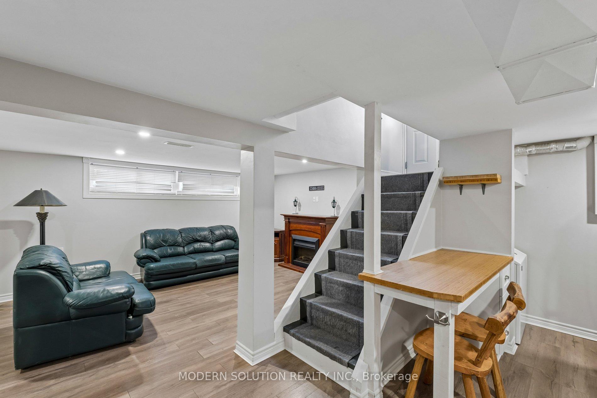 Photo 26 of 61 Godfrey Drive, London, East D — HOMEH