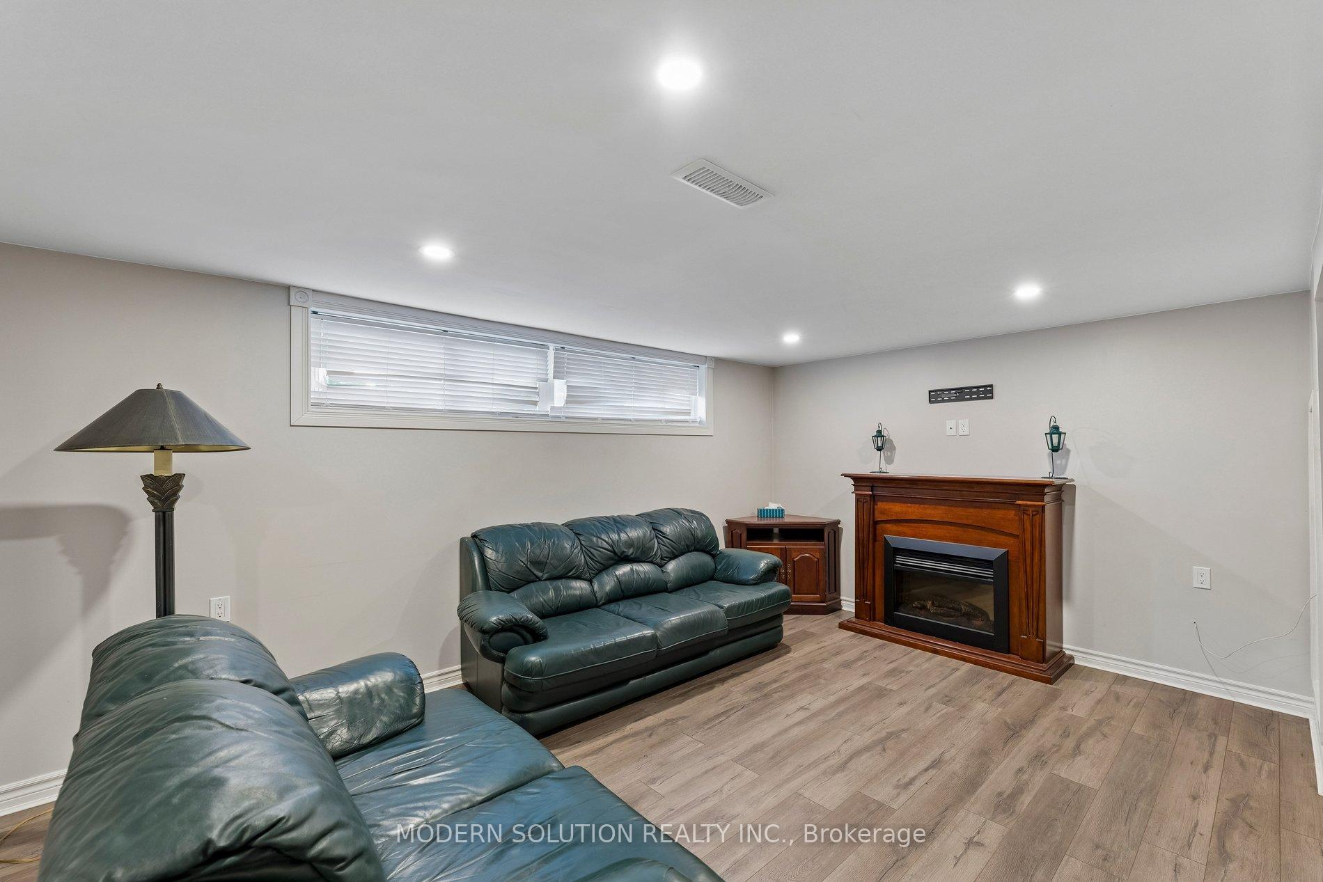 Photo 29 of 61 Godfrey Drive, London, East D — HOMEH