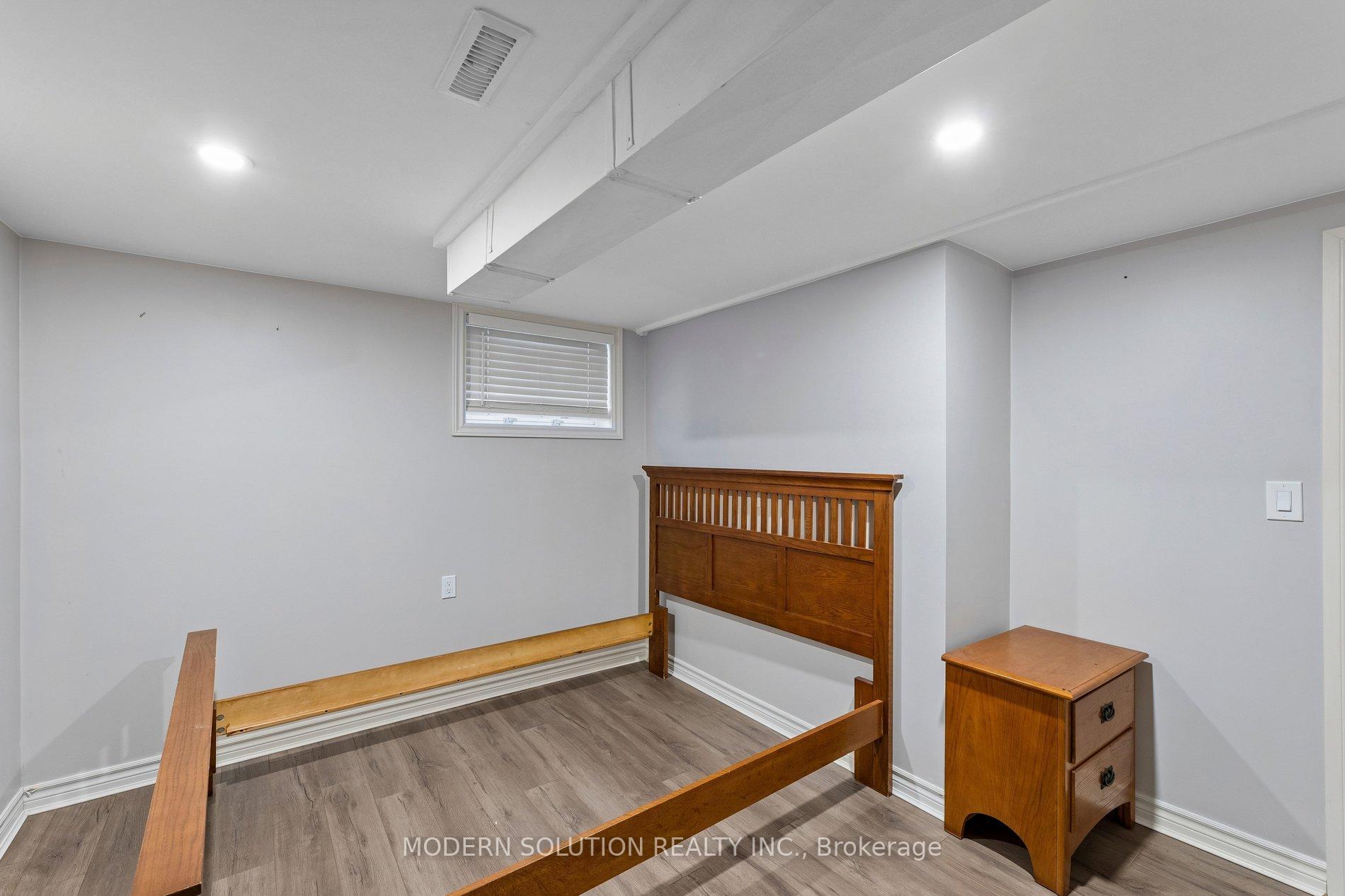 Photo 33 of 61 Godfrey Drive, London, East D — HOMEH
