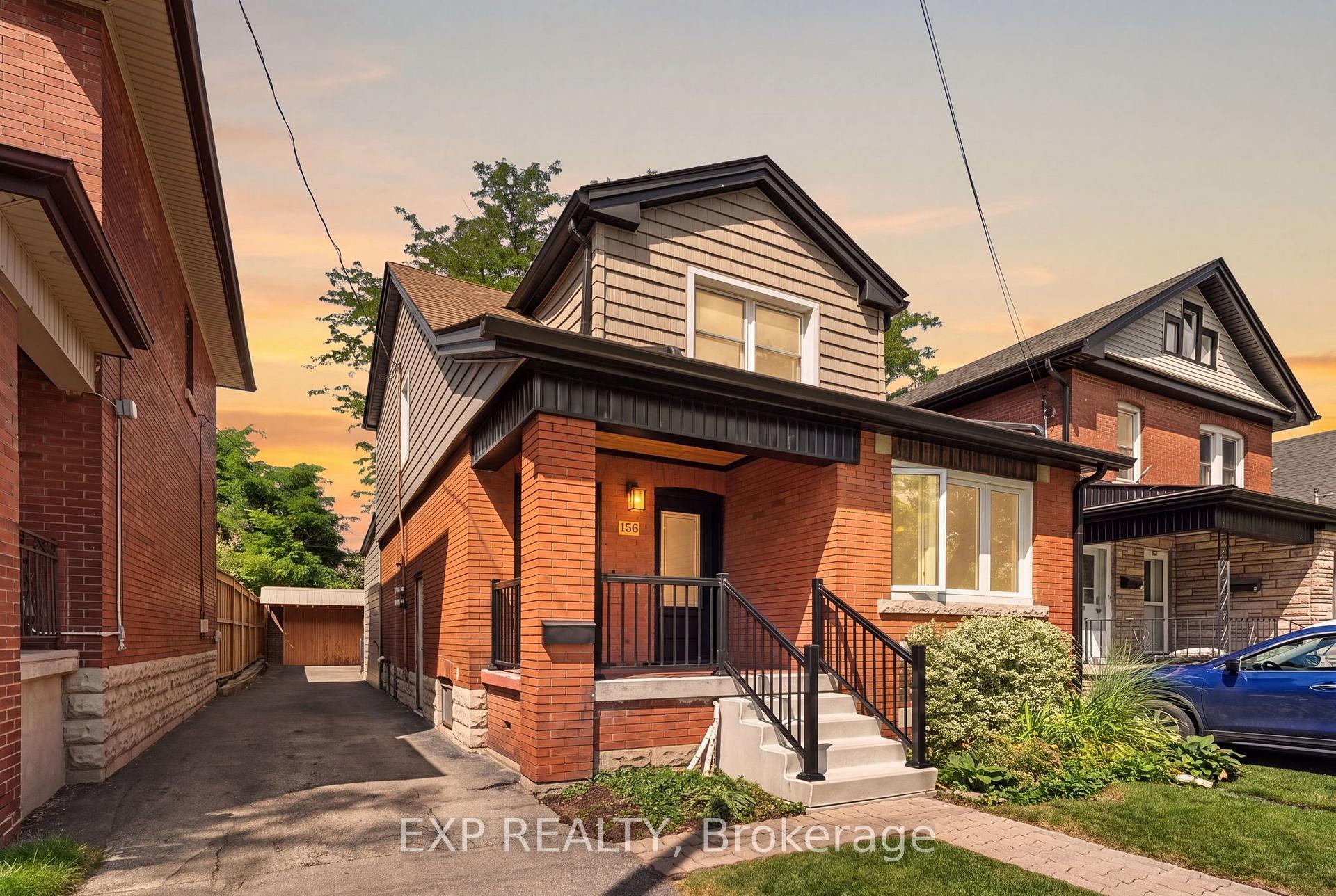 Photo 1 of 156 Park Row S, Hamilton, Delta — HOMEH