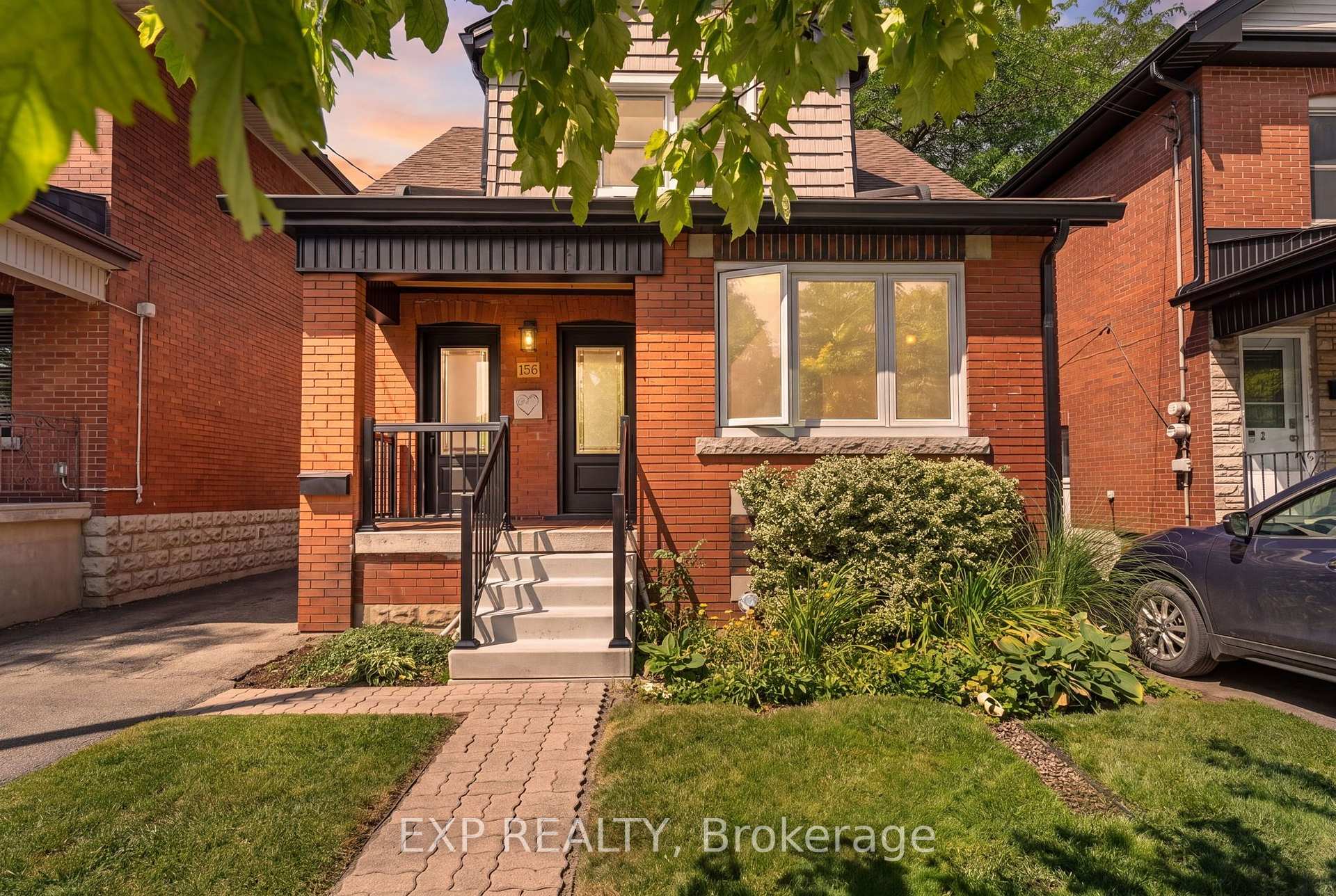 Photo 2 of 156 Park Row S, Hamilton, Delta — HOMEH